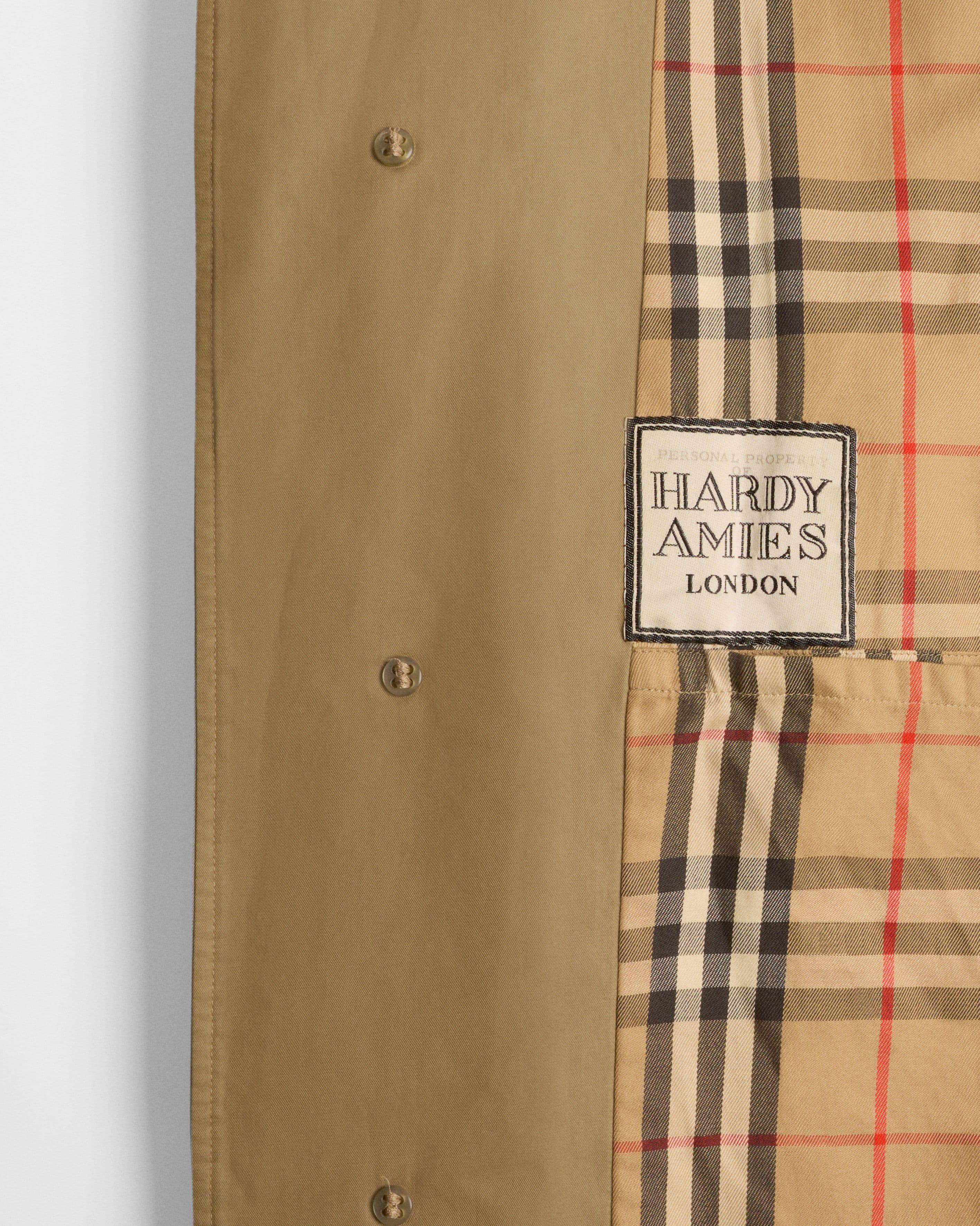 Burberry, a Londra la mostra gratuita dedicata al capo british per eccellenza: il trench