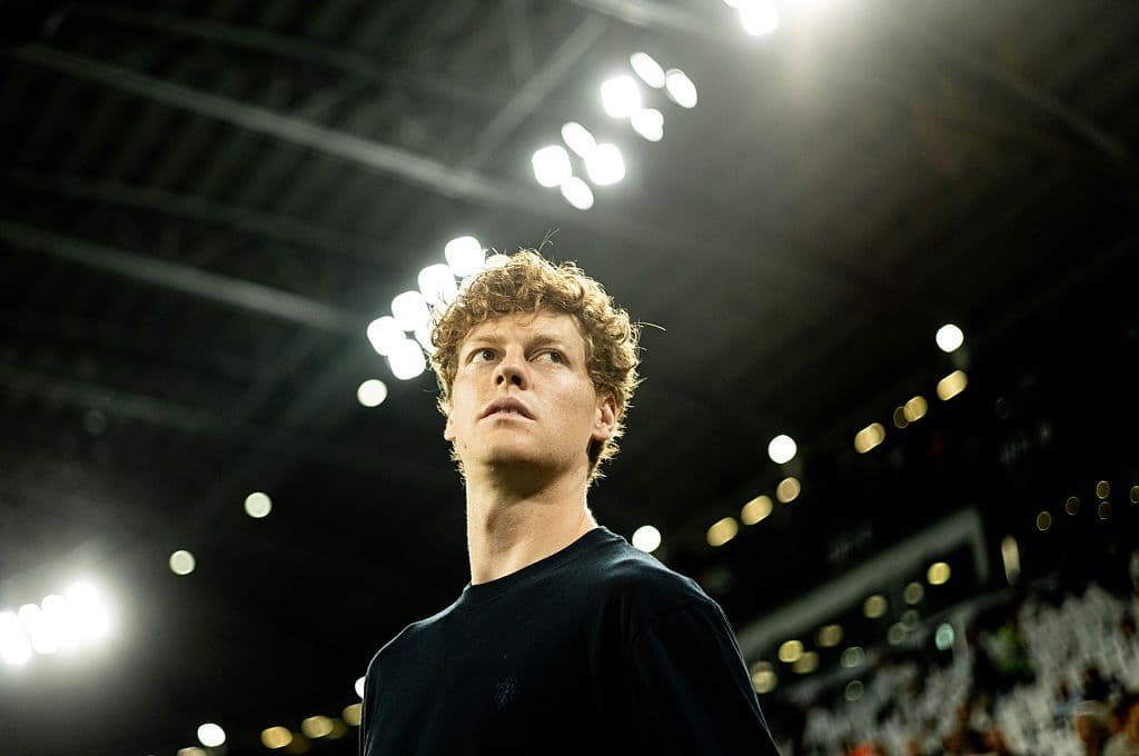 Jannik Sinner, la stagione è finita: «Ho bisogno di un ciclo di trattamenti per il mio ginocchio»