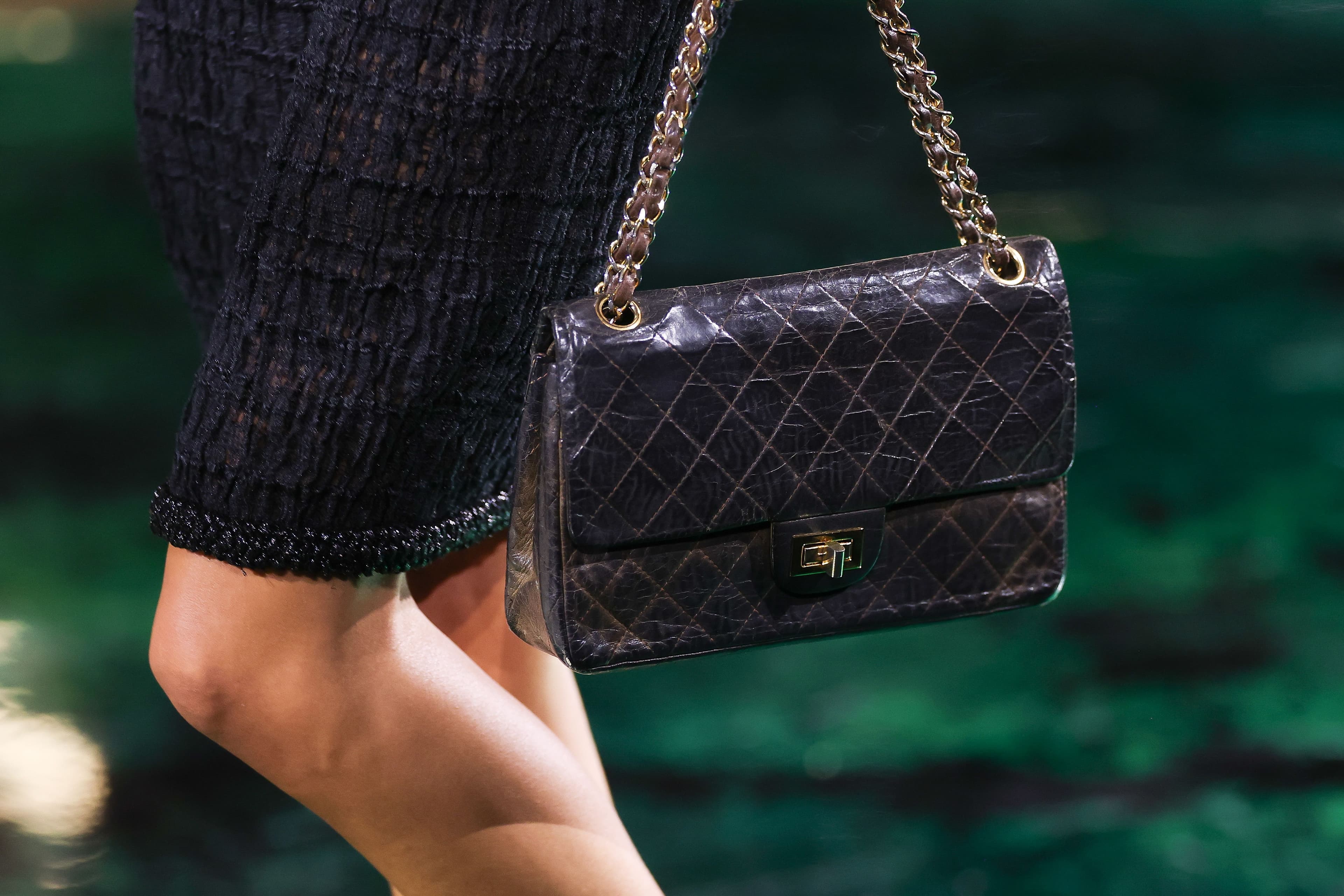 Chanel: in passerella c'è anche una borsa originale appartenuta a Mademoiselle Coco