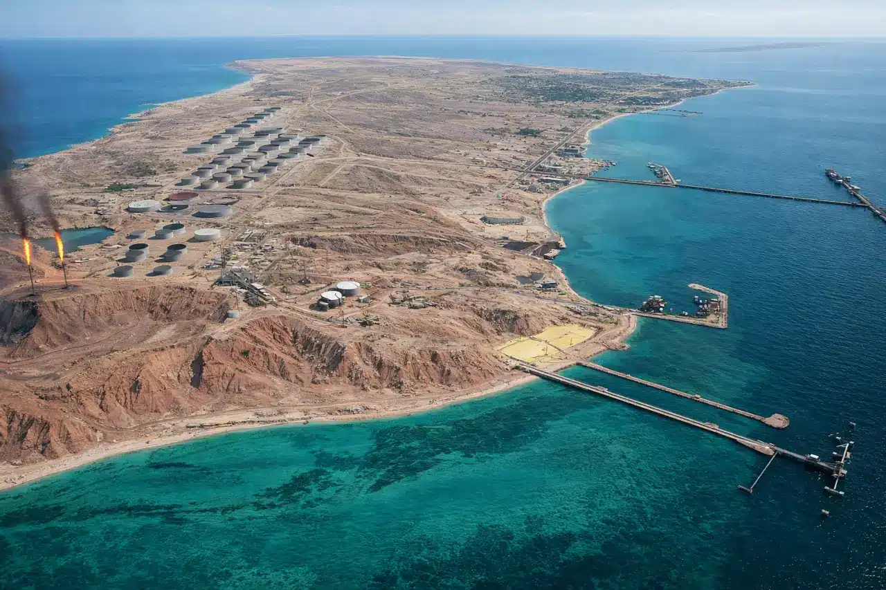 Trump: “Annientato ogni obiettivo militare sull’isola iraniana di Kharg, ma salvare le infrastrutture petrolifere”