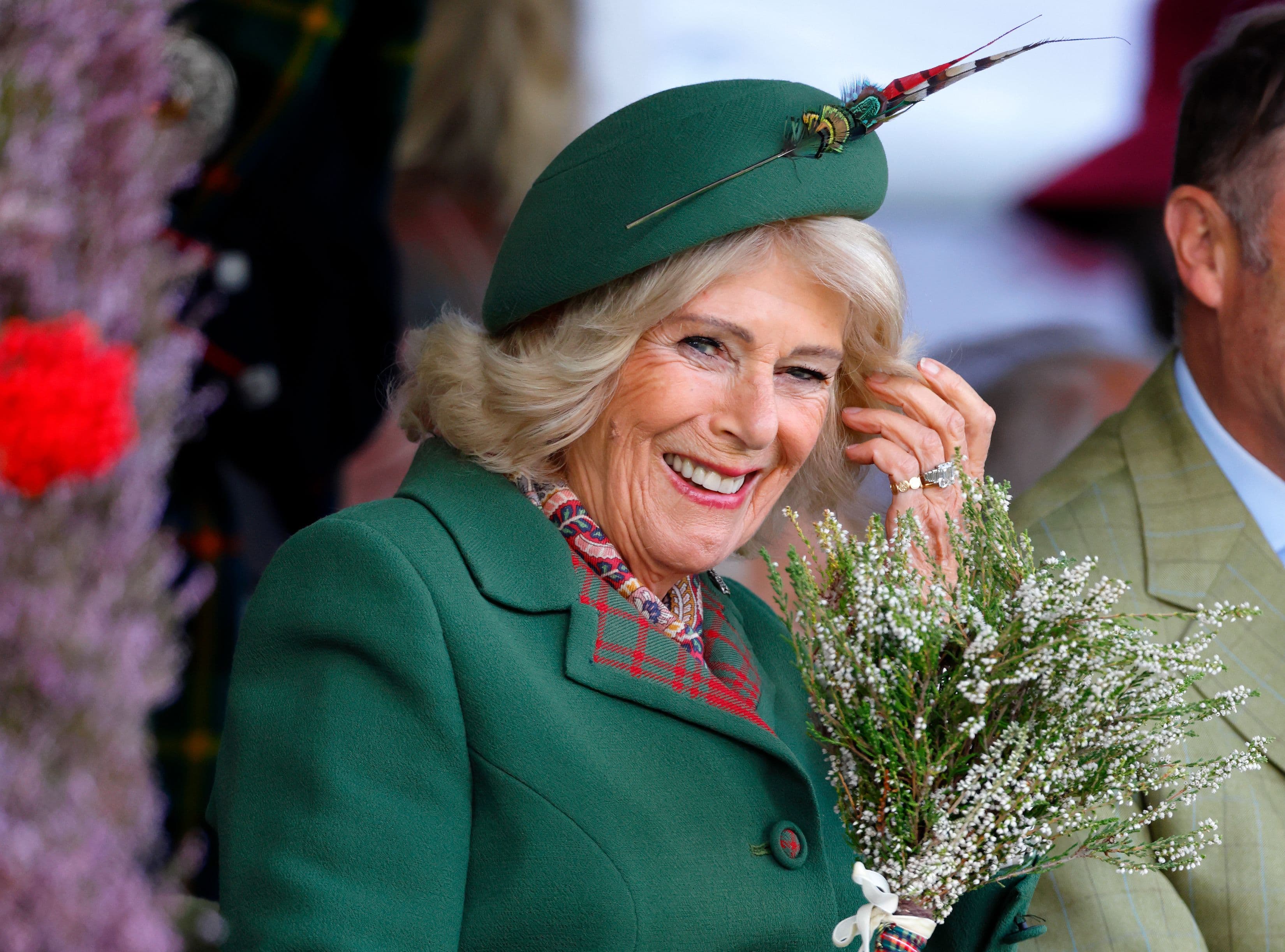 «Non appena qualcosa è proibito, viene voglia di averlo»: quando la regina Camilla leggeva di nascosto L’amante di Lady Chatterley, sotto le coperte e con una torcia