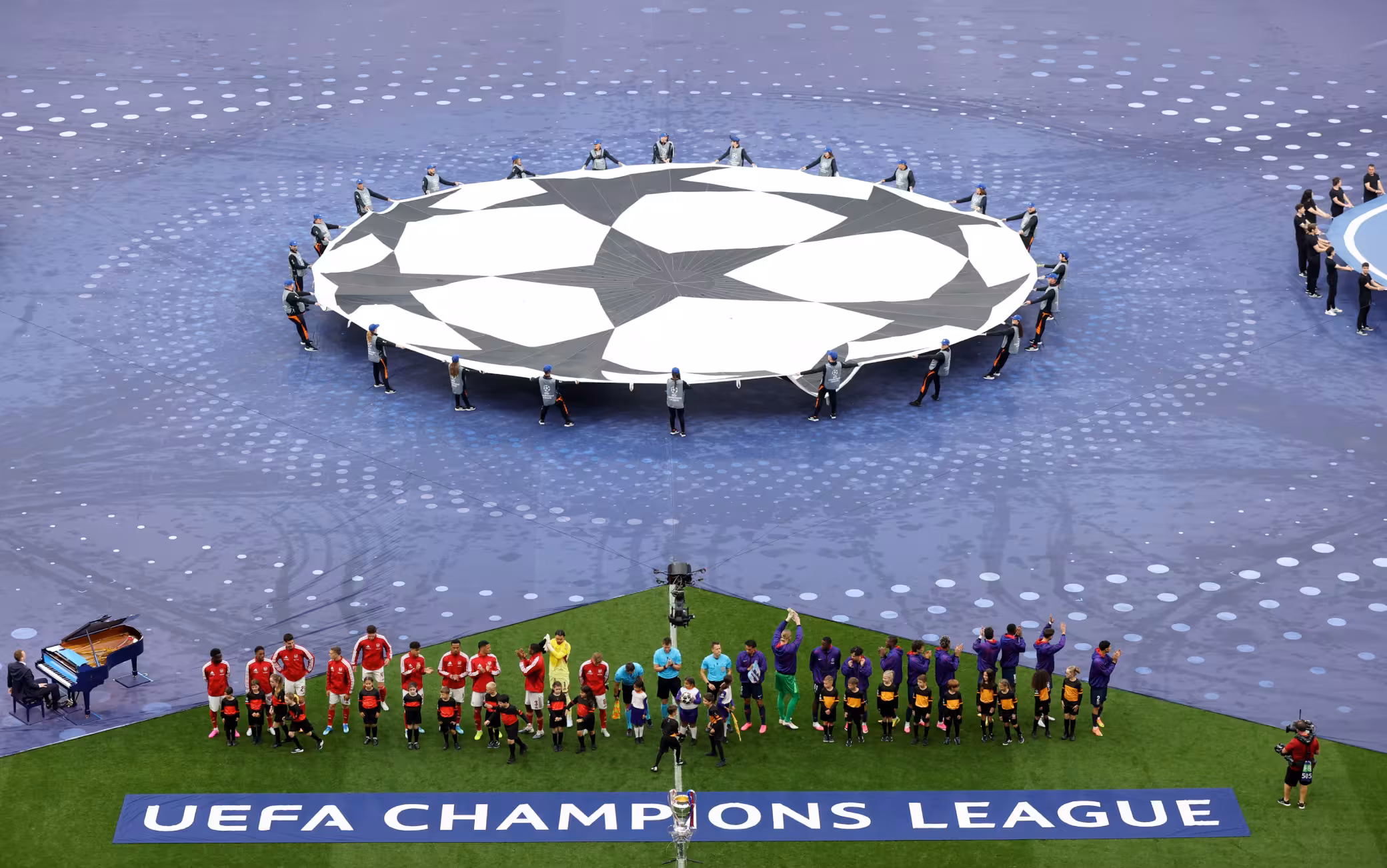 Champions League: serata difficile per Inter e Napoli. Bayern si salva, Barcellona e Arsenal inarrestabili. Roma-Real Madrid in programma stasera