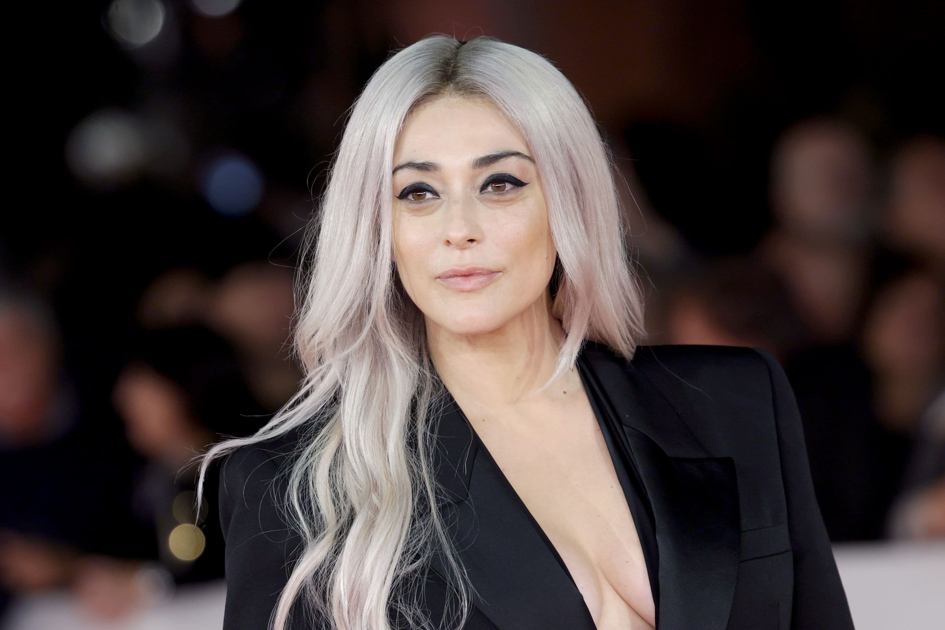 Festa del Cinema di Roma 2026: il colpo di testa di Valentina Lodovini dai capelli color ghiaccio e gli altri beauty look in sesta serata