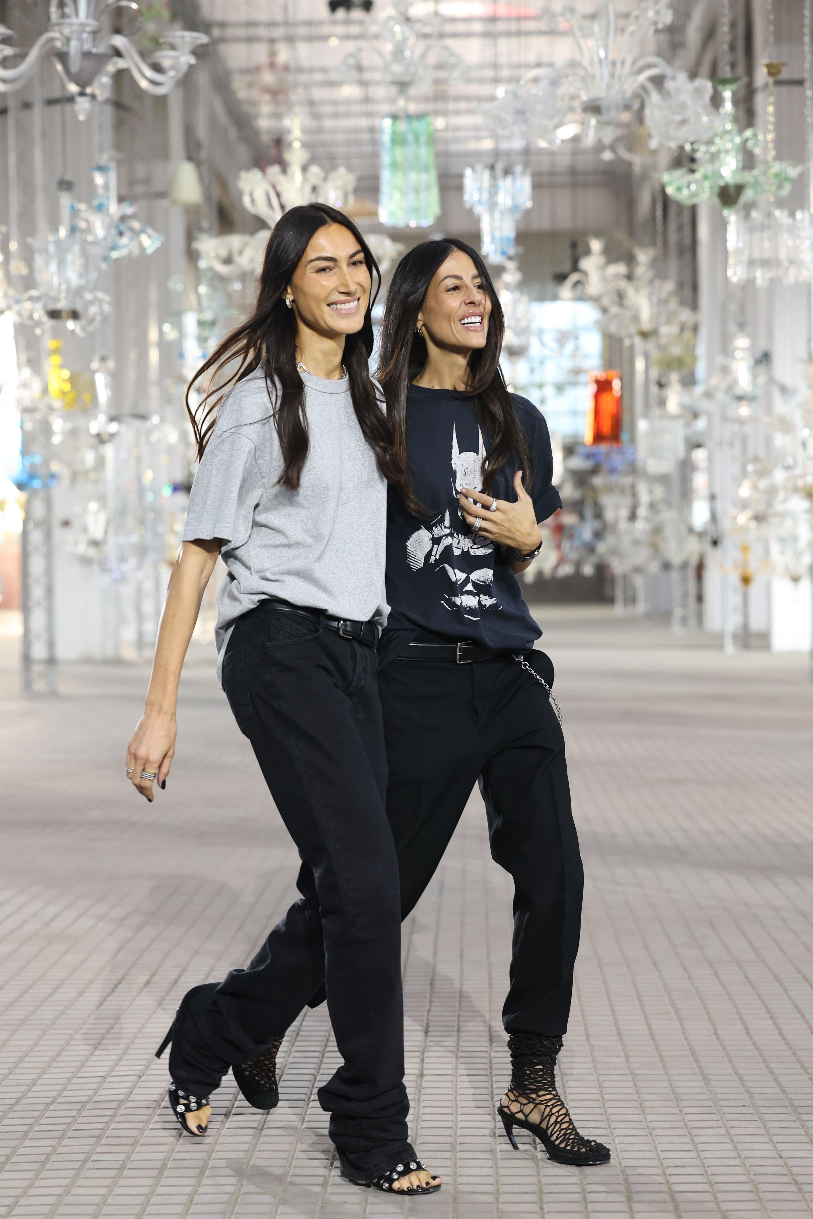 Gilda Ambrosio e Giorgia Tordini sui codici beauty che definiscono la donna The Attico, il brand più amato dalle cool girl della gen Z: «Per noi non è tanto una questione di preparazione o di perfezione, quanto di attitudine»