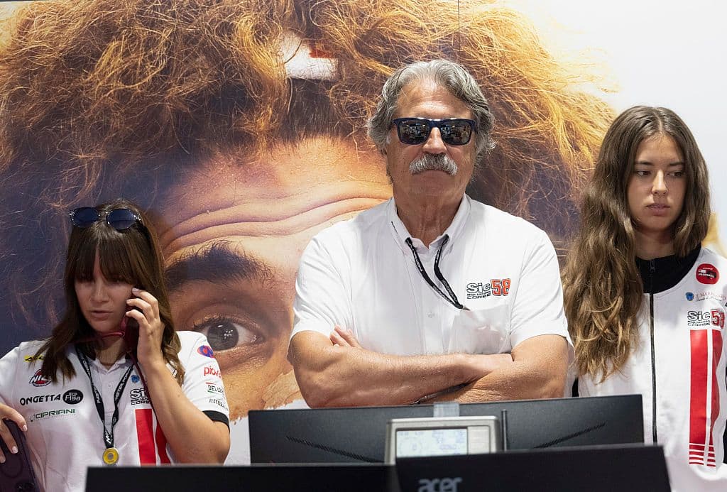 Marco Simoncelli nelle parole di suo padre Paolo: «Quando è morto era felice, perché faceva la cosa che voleva più di ogni altra. Valentino Rossi mi dice che ogni tanto lo sogna»