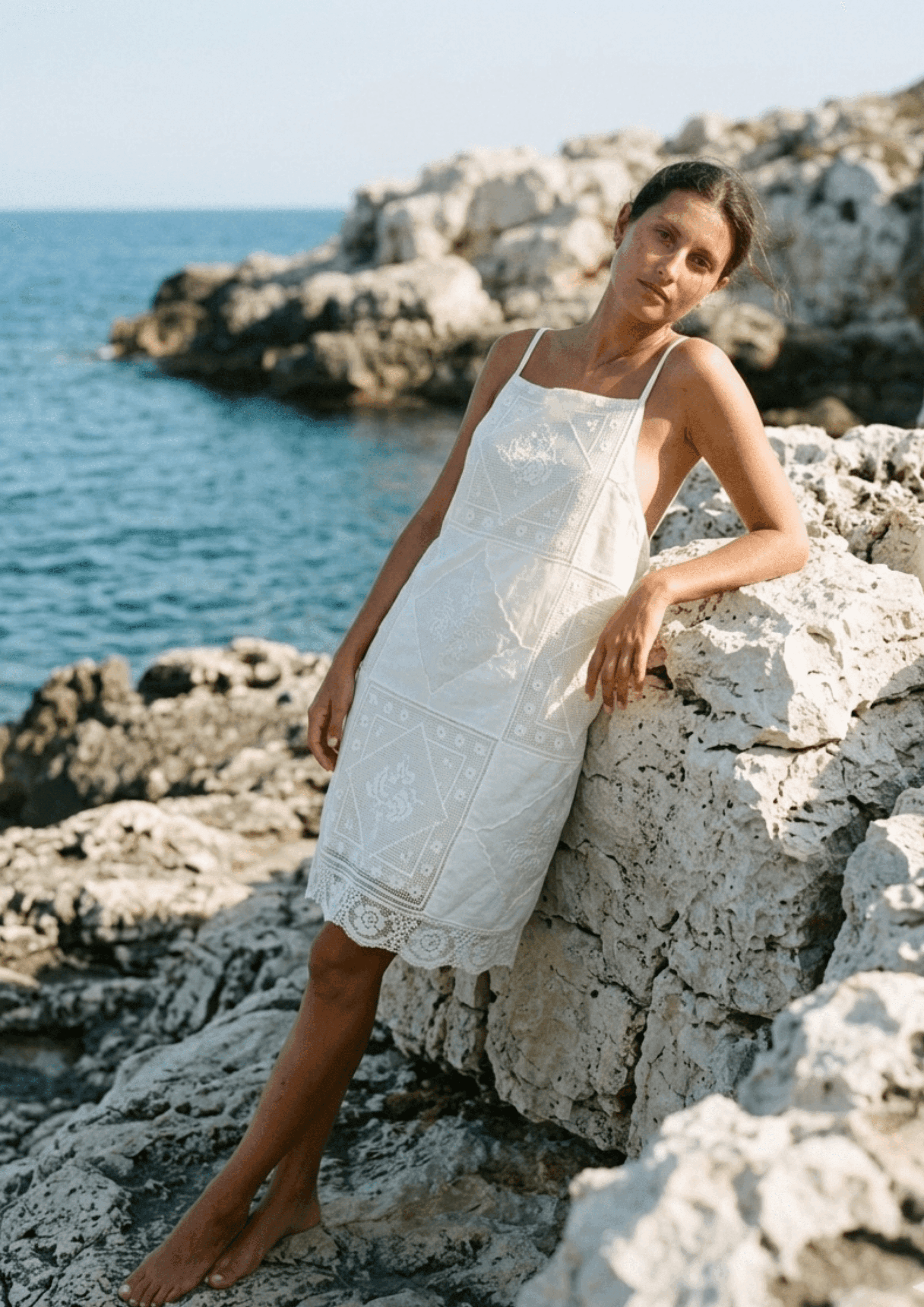 Quando il corredo della nonna si trasforma nella moda più cool: da lenzuola e tovaglie nascono shorts, top e abiti