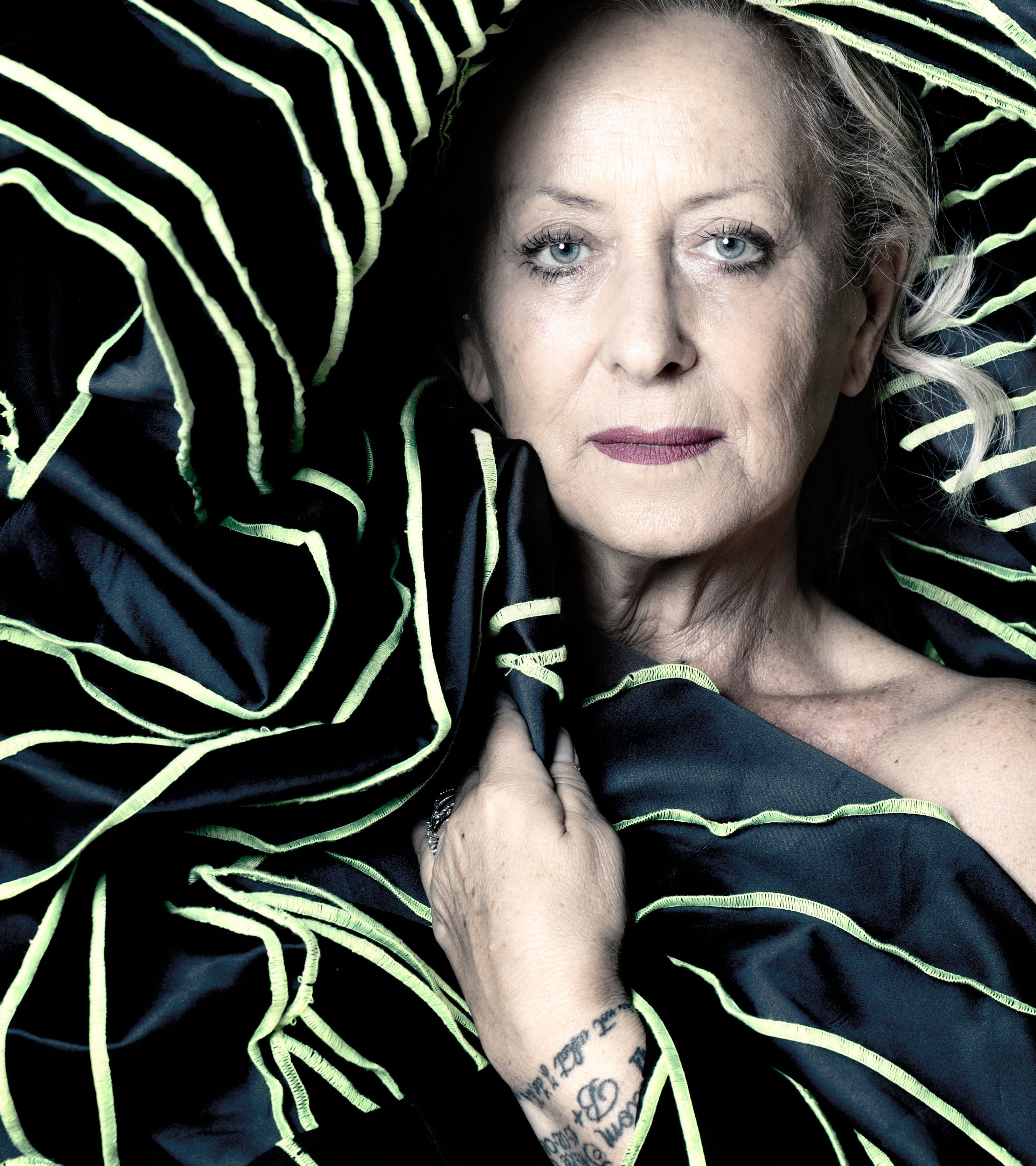 Carolyn Smith: «Convivo con il tumore da 11 anni, continuo a fare terapia, ma non sono la mia malattia. Quando mi guardo allo specchio voglio vedere ancora qualcosa di bello»