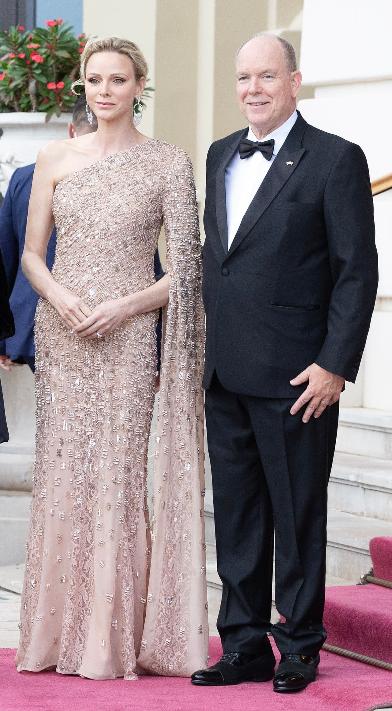 Charlène di Monaco, che ha brindato all'incontro con il presidente Mattarella con un abito color champagne