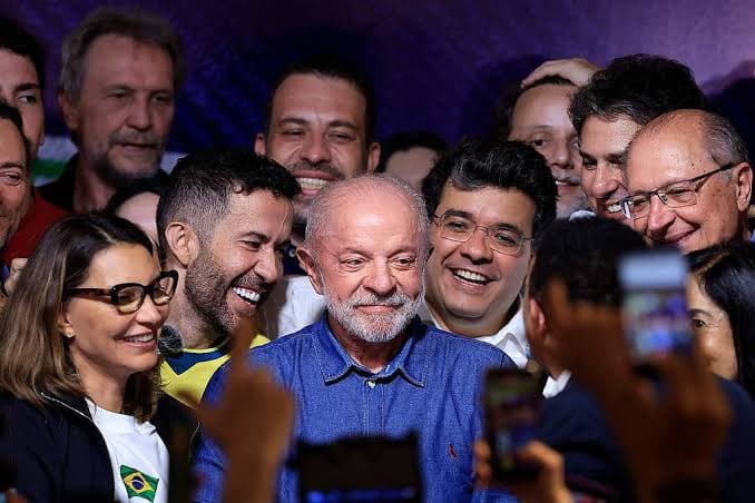 Brasile, Lula trionfa con il 51,79%, Bolsonaro Jr. richiede l'annullamento del voto, sostenuto da Trump