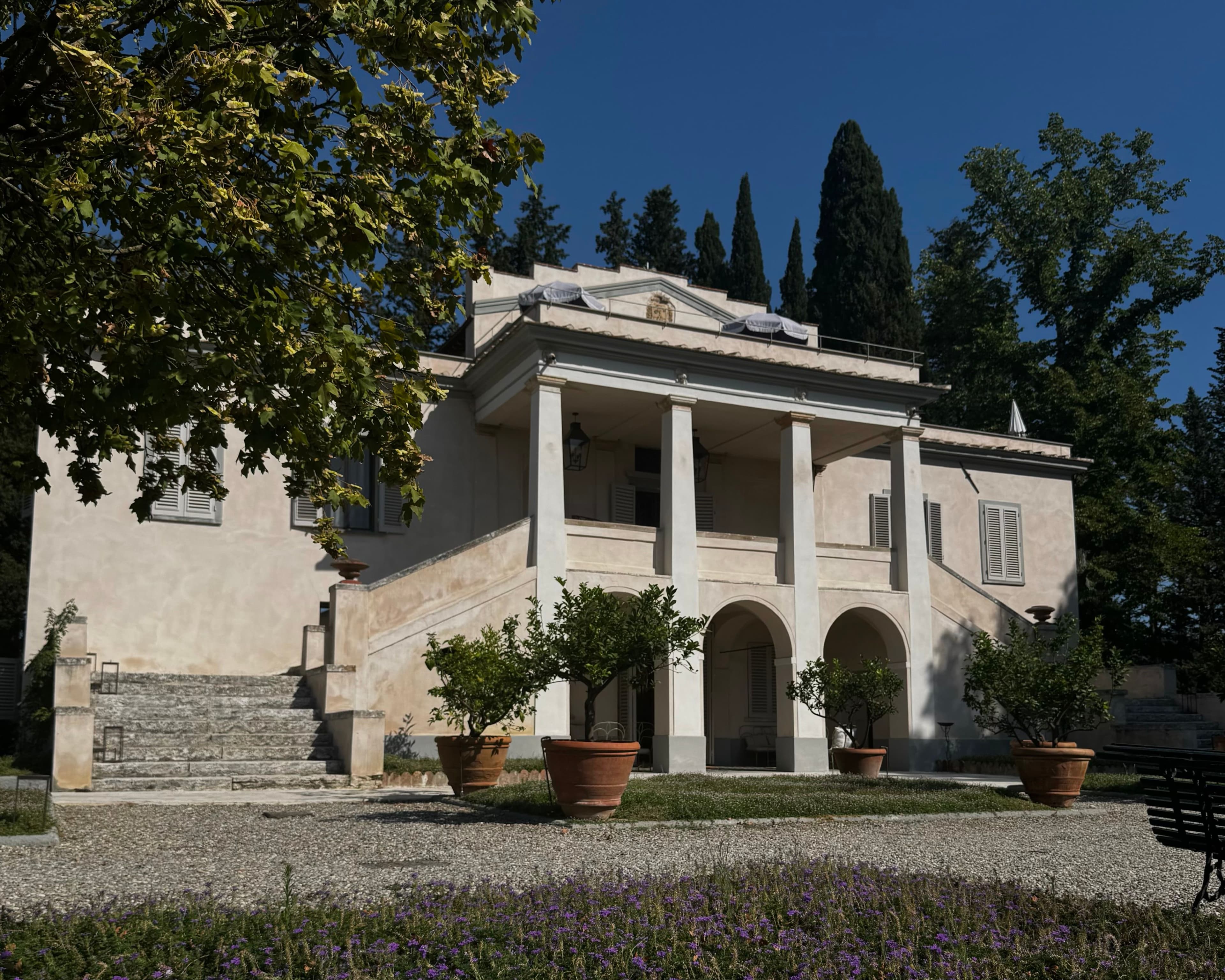 Fattoria di Vegi, l'albergo nel Chianti che non ti aspetti a «misura di essere umano»: colazione nell’aia, lezioni di pittura a tempera nella natura e i profumi dell'infanzia