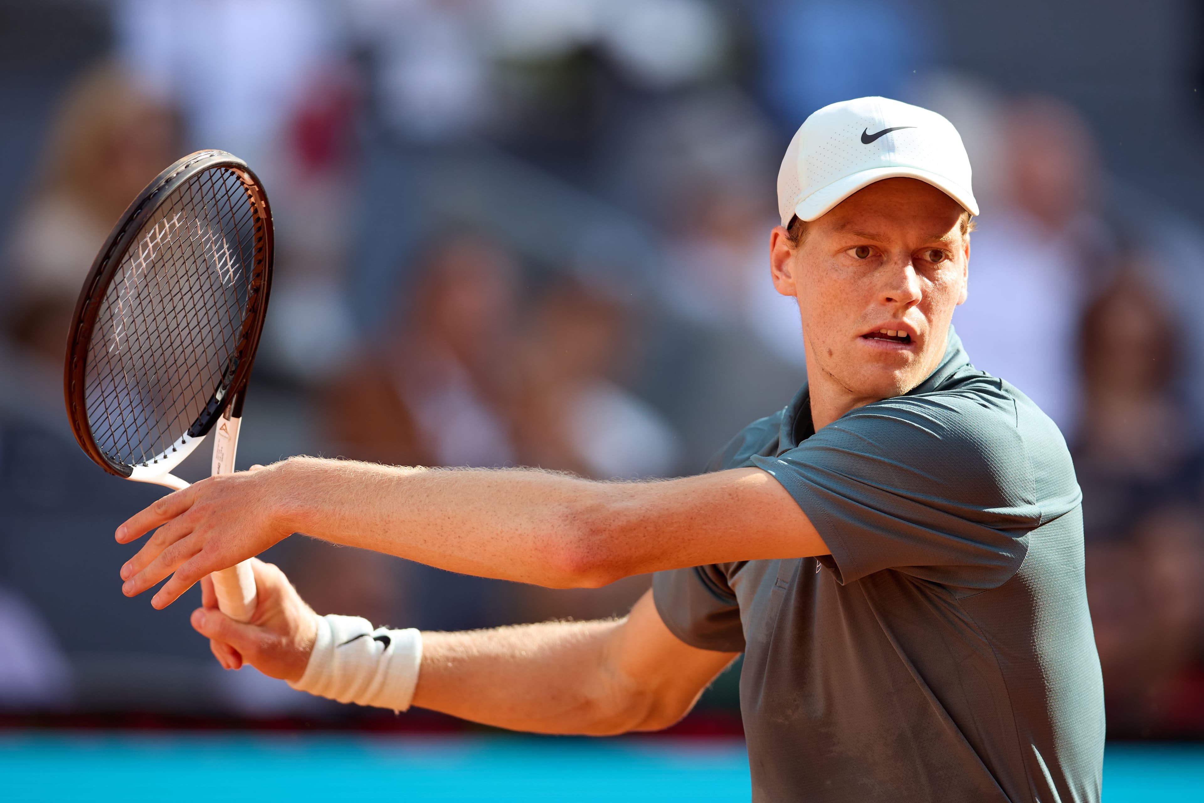 Perché i tennisti gridano quando colpiscono la pallina? Che cosa racconta la scienza sul fenomeno «grunting»