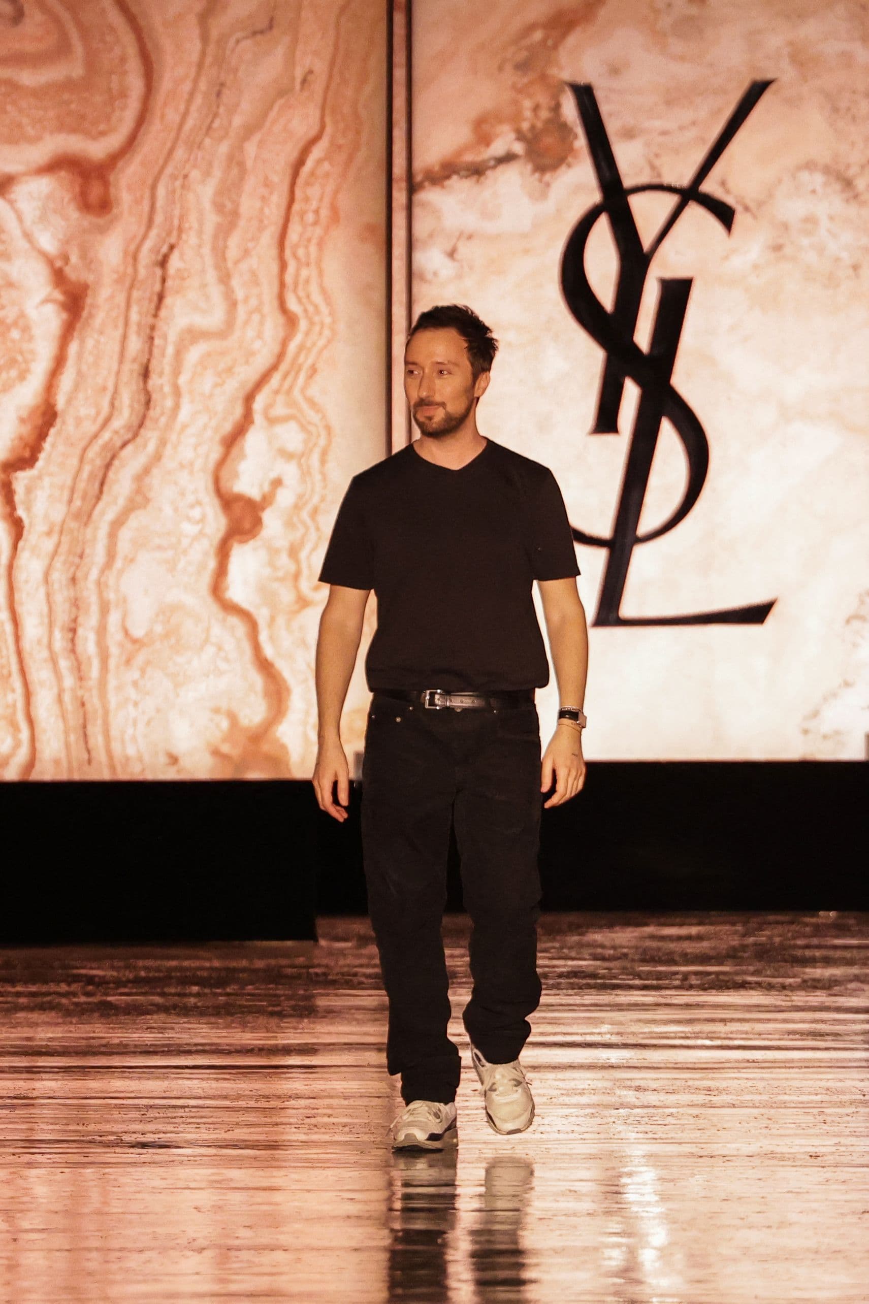 Anthony Vaccarello lascia la direzione creativa di Saint Laurent