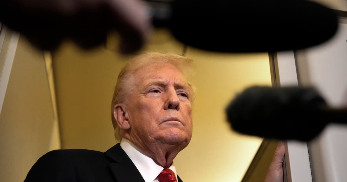 Caso Epstein, nuove accuse su Donald Trump: una donna denuncia violenza sessuale, i democratici richiedono un procuratore speciale