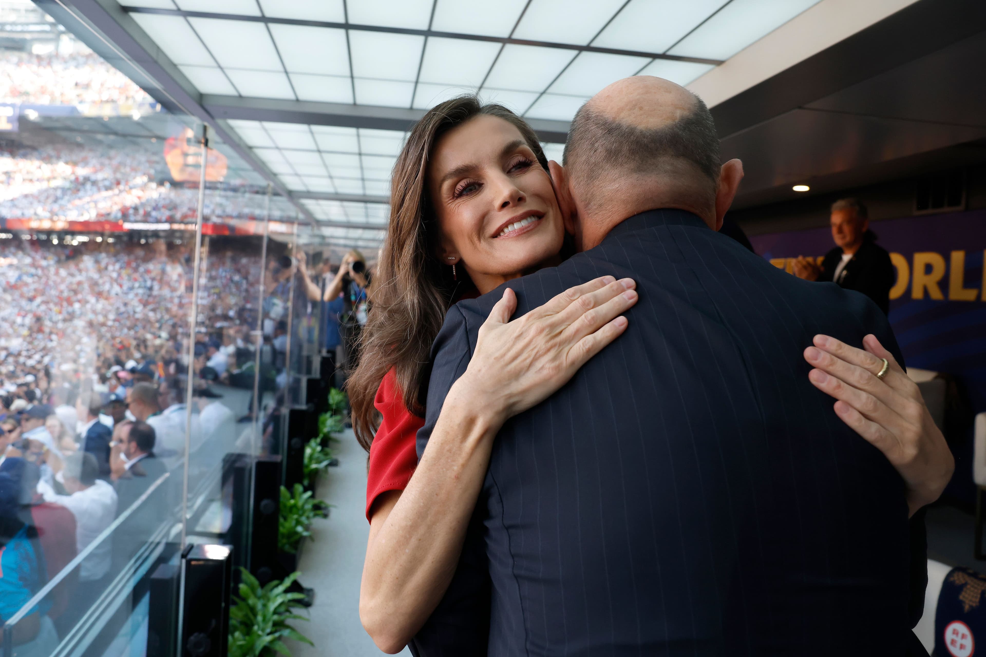 I beauty look delle star alla finale dei Mondiali di Calcio 2026, dal no make-up make-up della regina Letizia alle onde da amazzone di Shakira