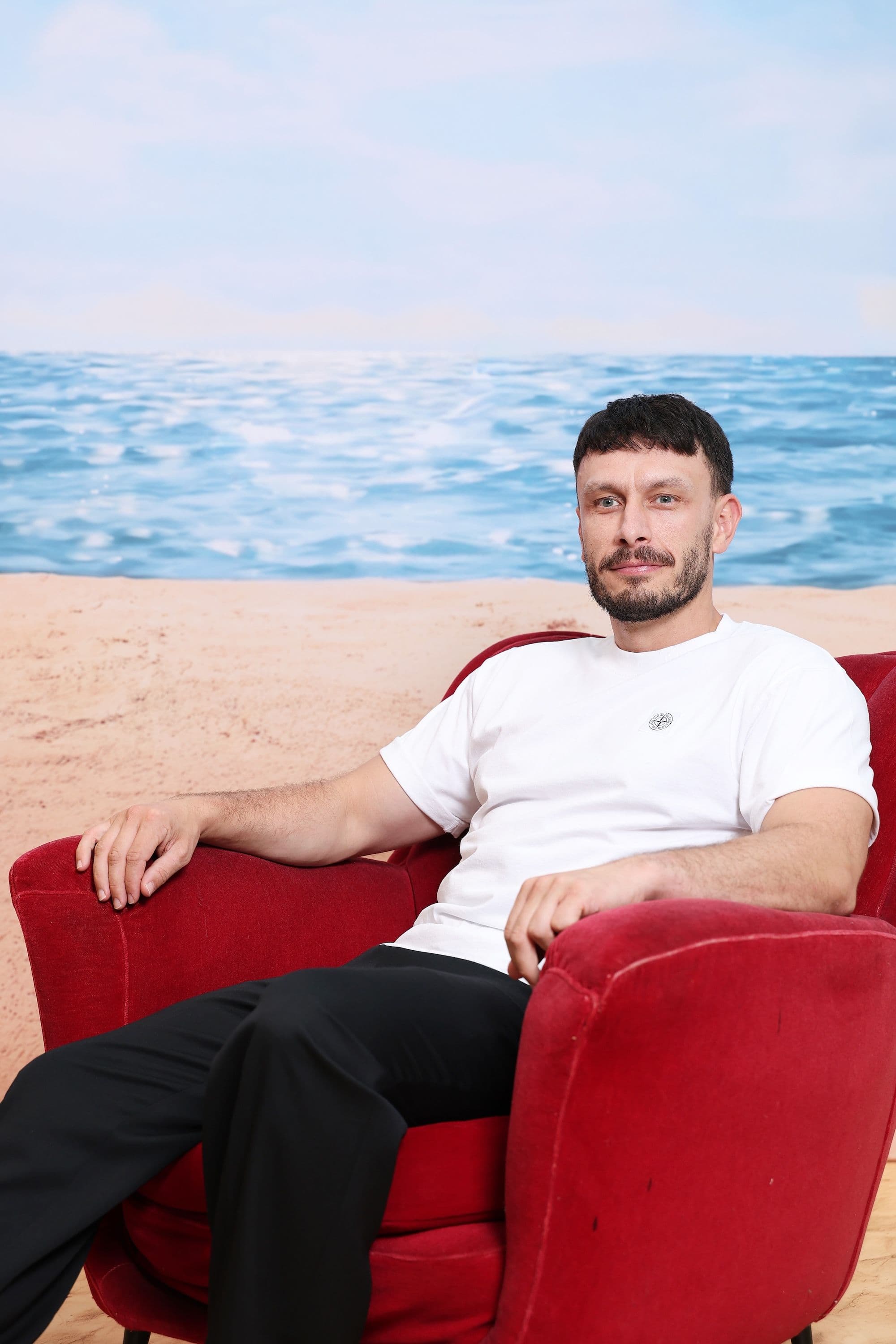 Richard Gadd, il creatore delle serie tv cult Baby Reindeer e Half Man racconta: «Come trovo l’idea buona per una serie? Mi domando quale sceglierei se qualcuno mi puntasse una pistola alla testa e mi dicesse: domani cominci a girarla».