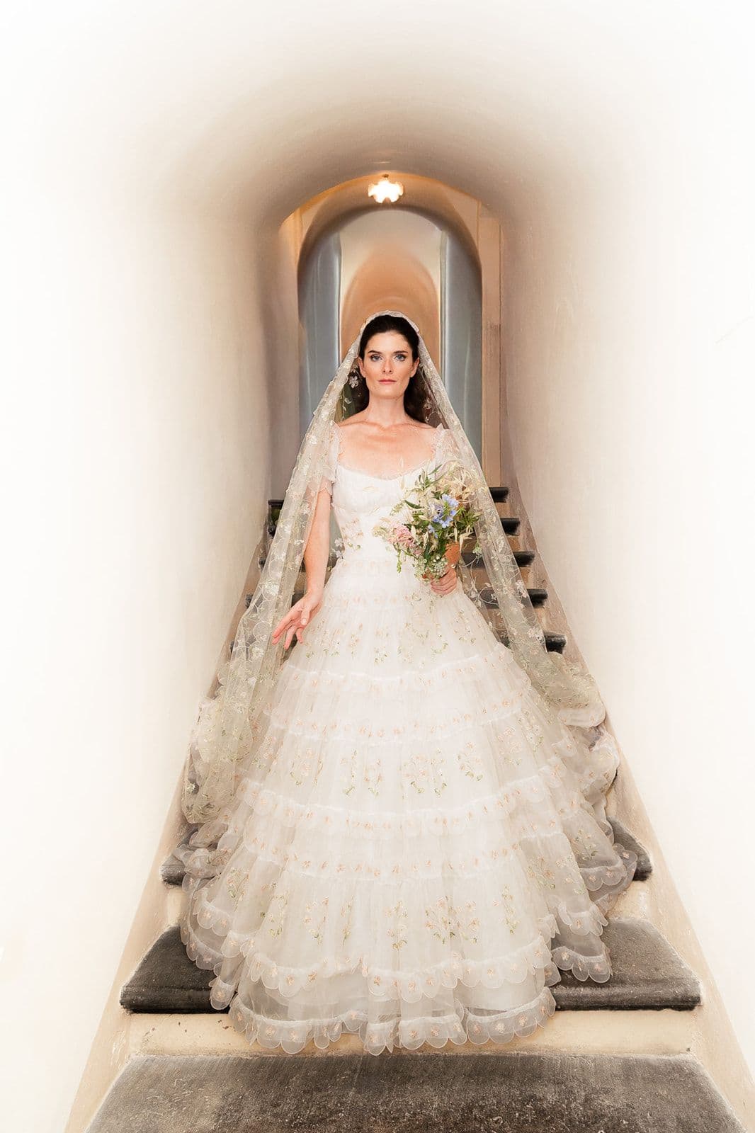 Luna Bonaccorsi Beccaria sposa in Sicilia: il velo di fiori, l’abito da principessa Sissi e il vestito luminoso dell'after party ispirato al Met Gala