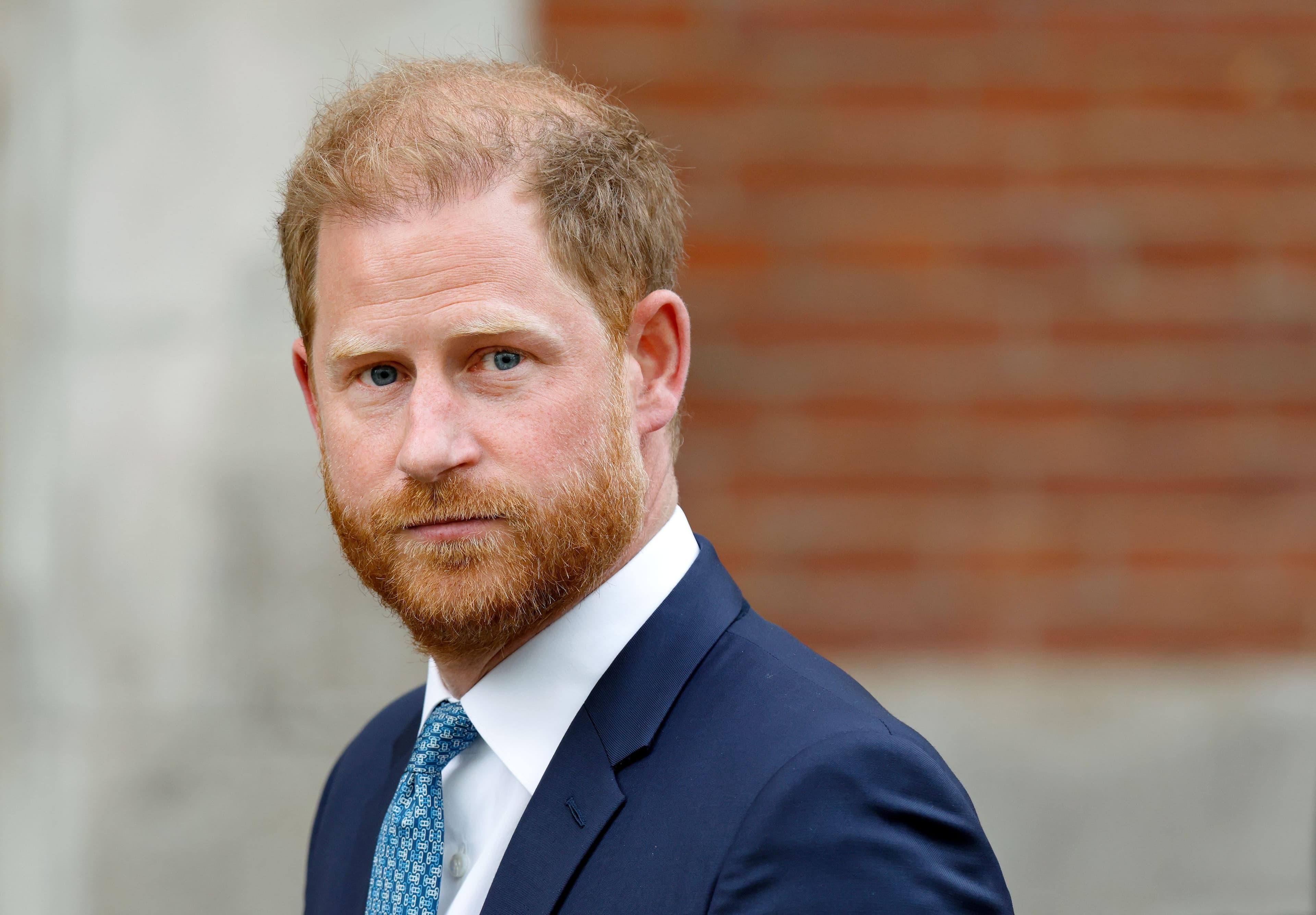 Principe Harry: «Ho dovuto imparare come elaborare il lutto di mia madre». La psicoterapeuta: «Non esiste un modo uguale per tutti di affrontare una perdita. Le emozioni possono alternarsi, sovrapporsi e riaffiorare nel tempo»
