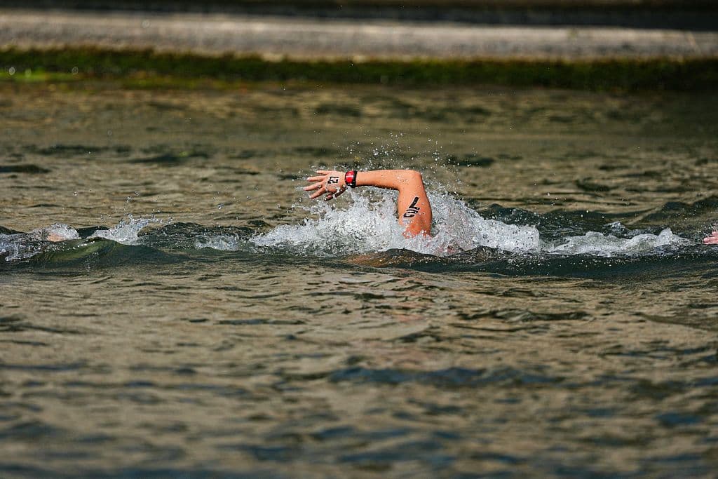 Ginevra Taddeucci oro agli Europei nella 10 km: «La Senna? C'era di tutto». Voi ci nuotereste?