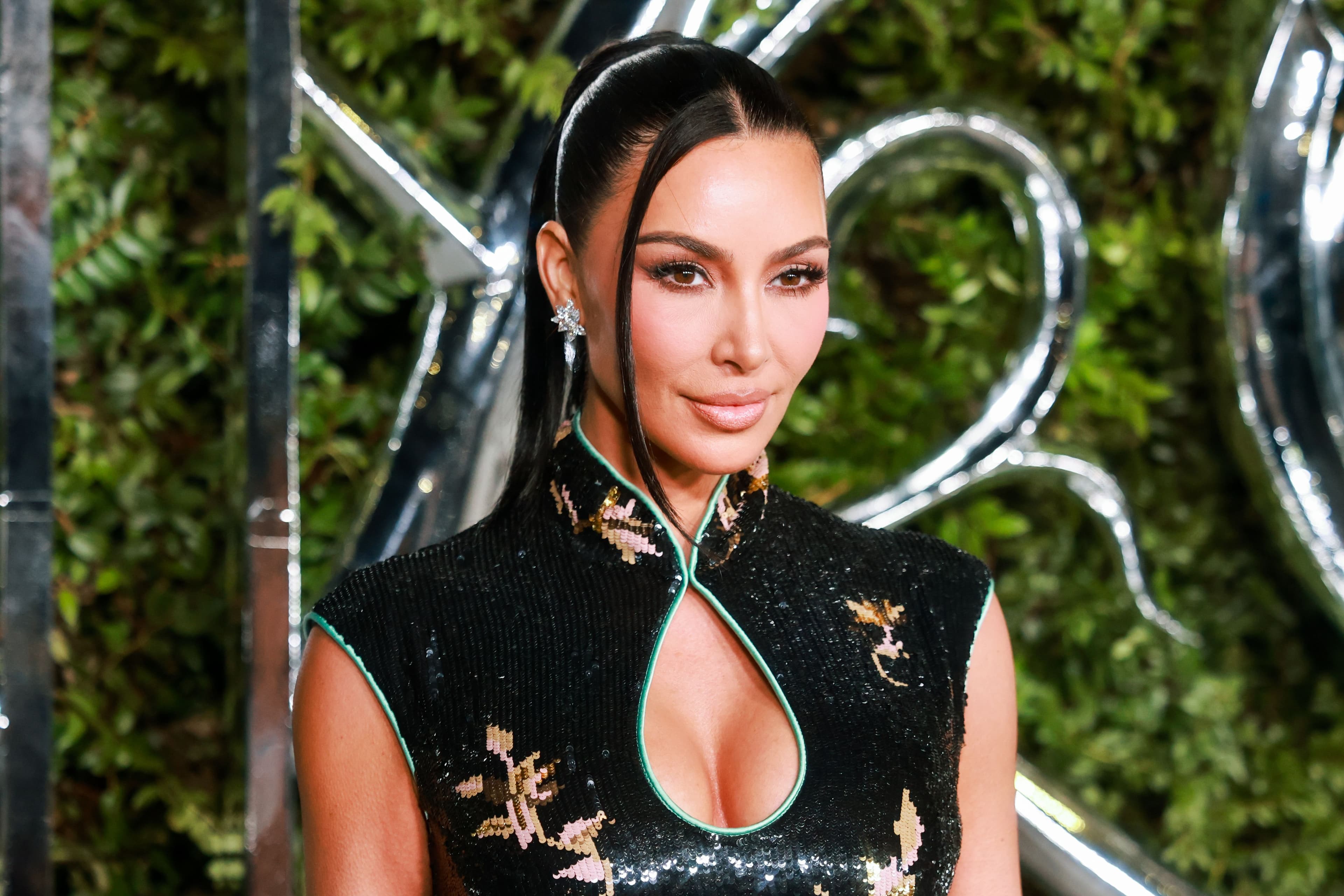 Tale figlia, tale madre: Kim Kardashian con capelli blu si trasforma in North West per Halloween