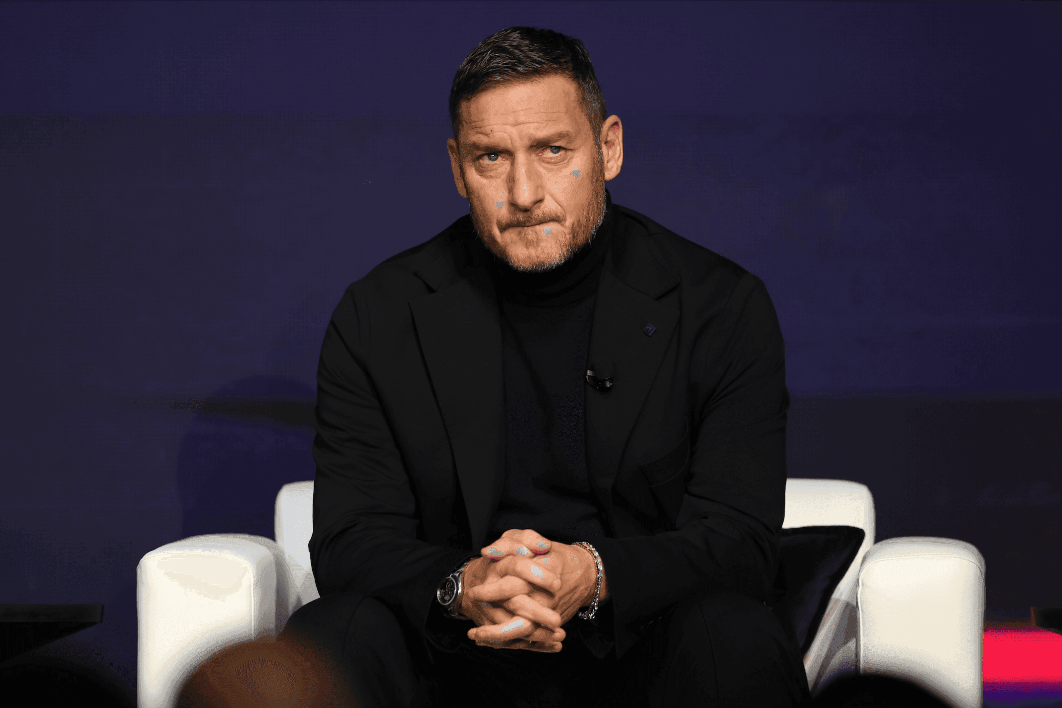 Abbiamo letto il nuovo libro di Francesco Totti: la crisi con i figli, Noemi, la paura della depressione e le confessioni più private