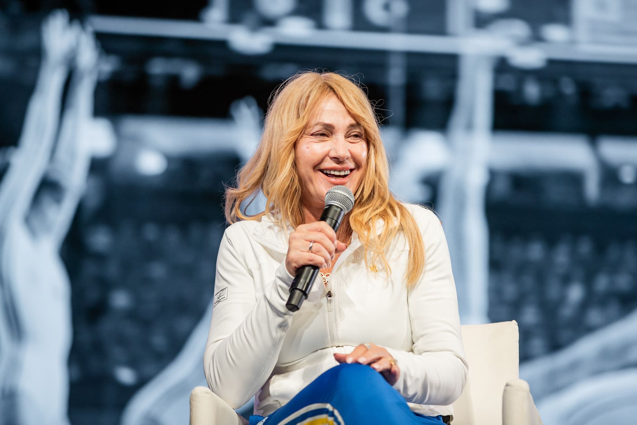 Nadia Comaneci: «Vorrei dire ai bambini che fanno sport che non ho sempre preso 10 nella vita. Cadi e ti rialzi. Ci sono giornate in cui dici che vuoi tornare a casa e non fare mai più ginnastica»