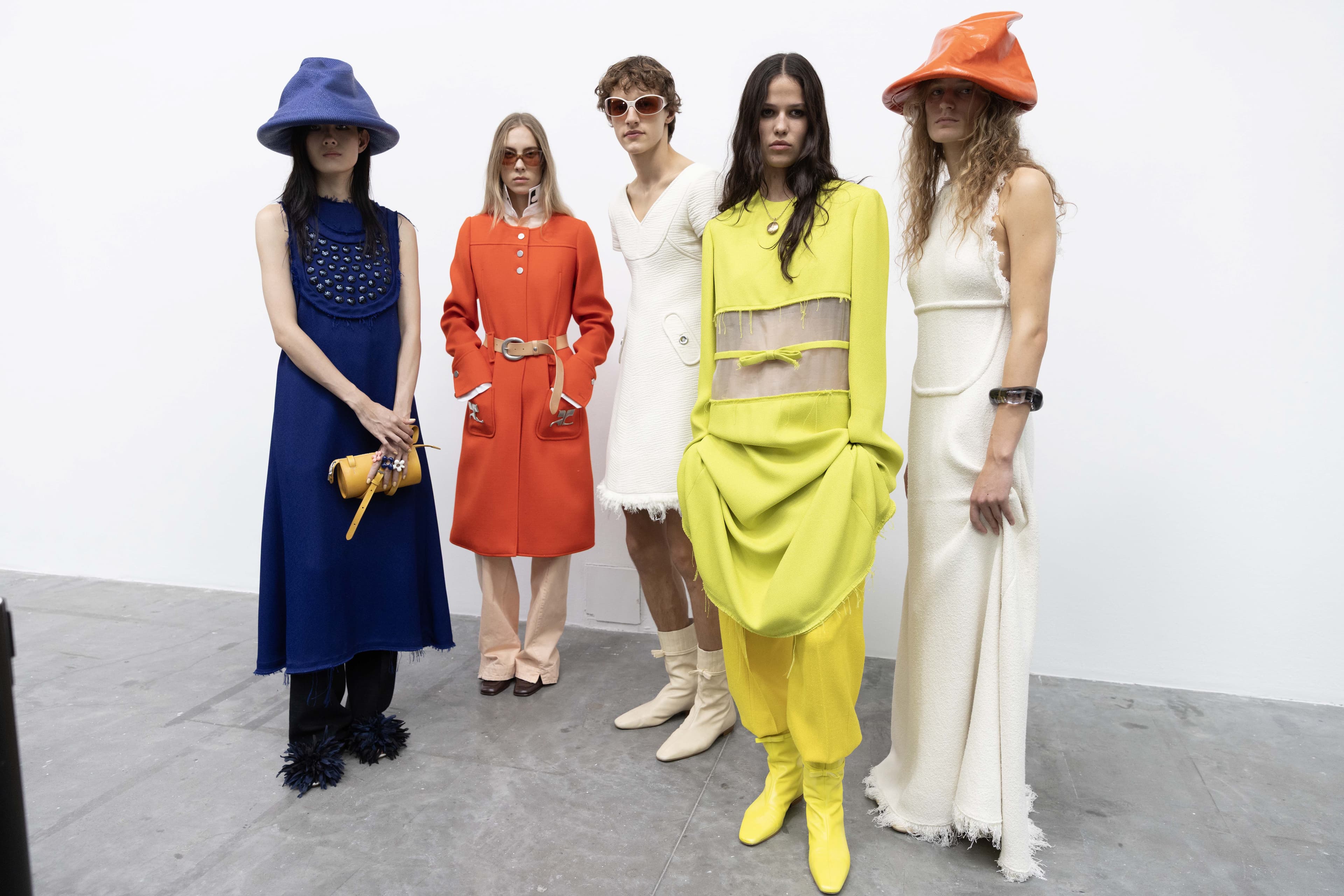Courrèges: la prima sfilata di Drew Henry con 5 look di grande impatto