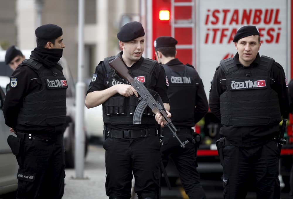 Turchia, blitz della polizia nella sede della tv di opposizione: stop alle trasmissioni