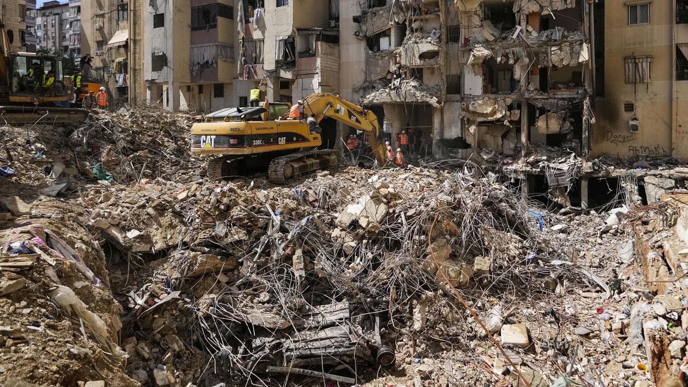 Raid israeliani sul Libano, centinaia di vittime. Morto anche l’ex ministro degli Esteri iraniano