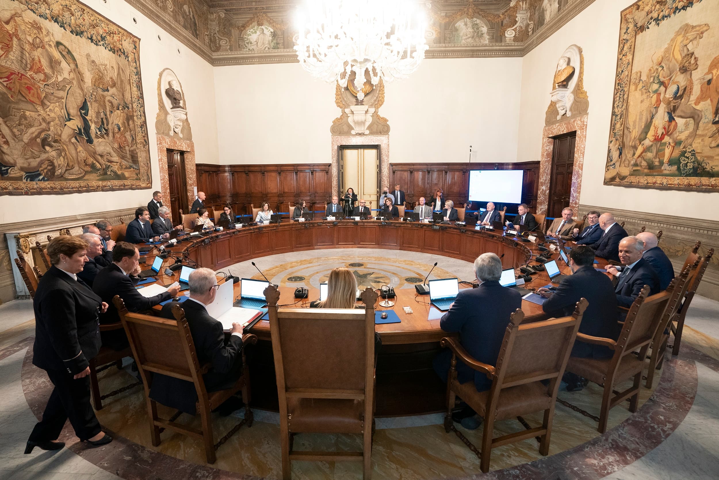 Nel Dl PNRR torna la norma “salva-imprenditori”: proteste da opposizioni e sindacati