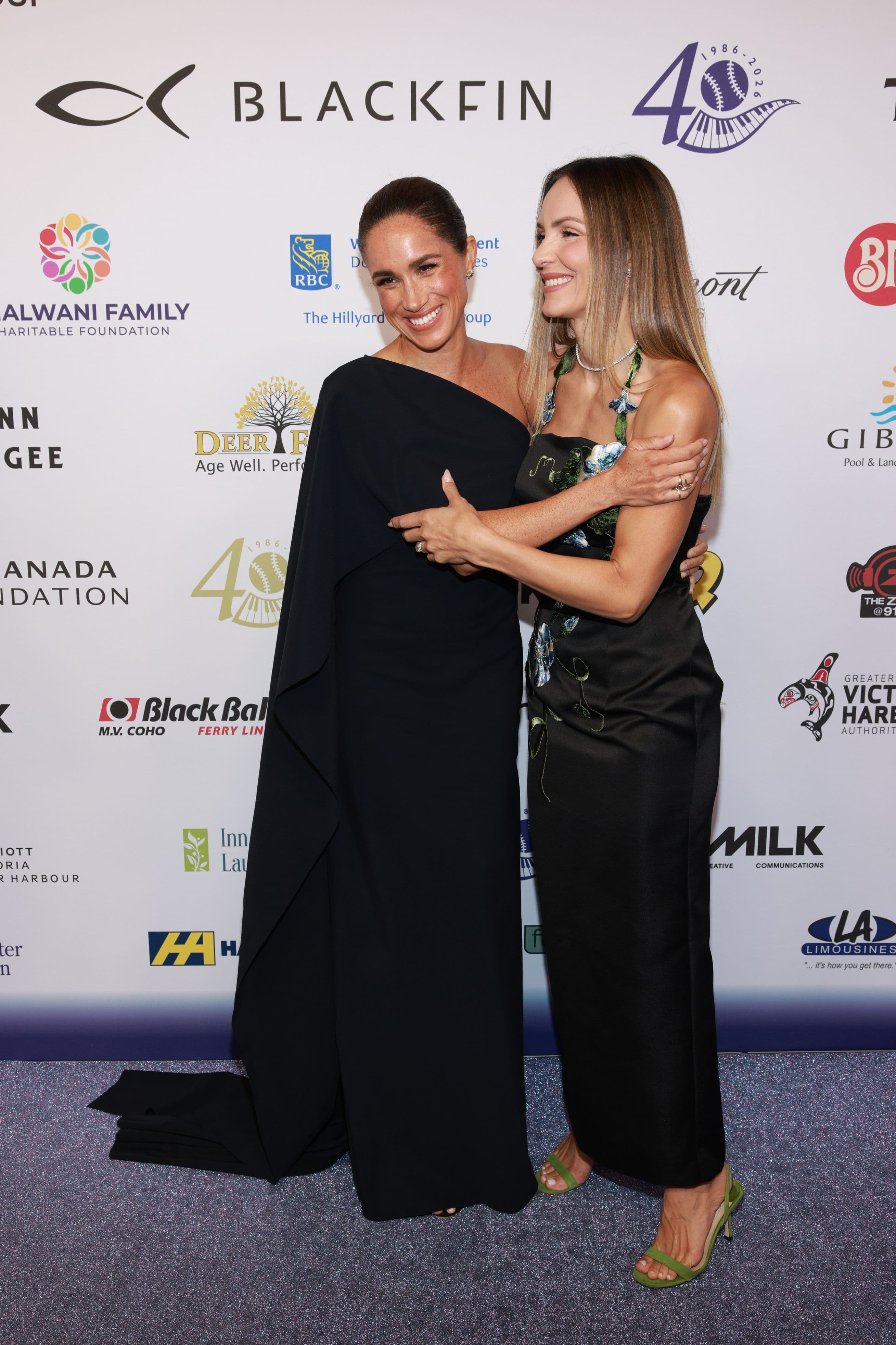 Meghan Markle indossa gli orecchini a forma di farfalla di Diana per un evento glam a Victoria, in Canada