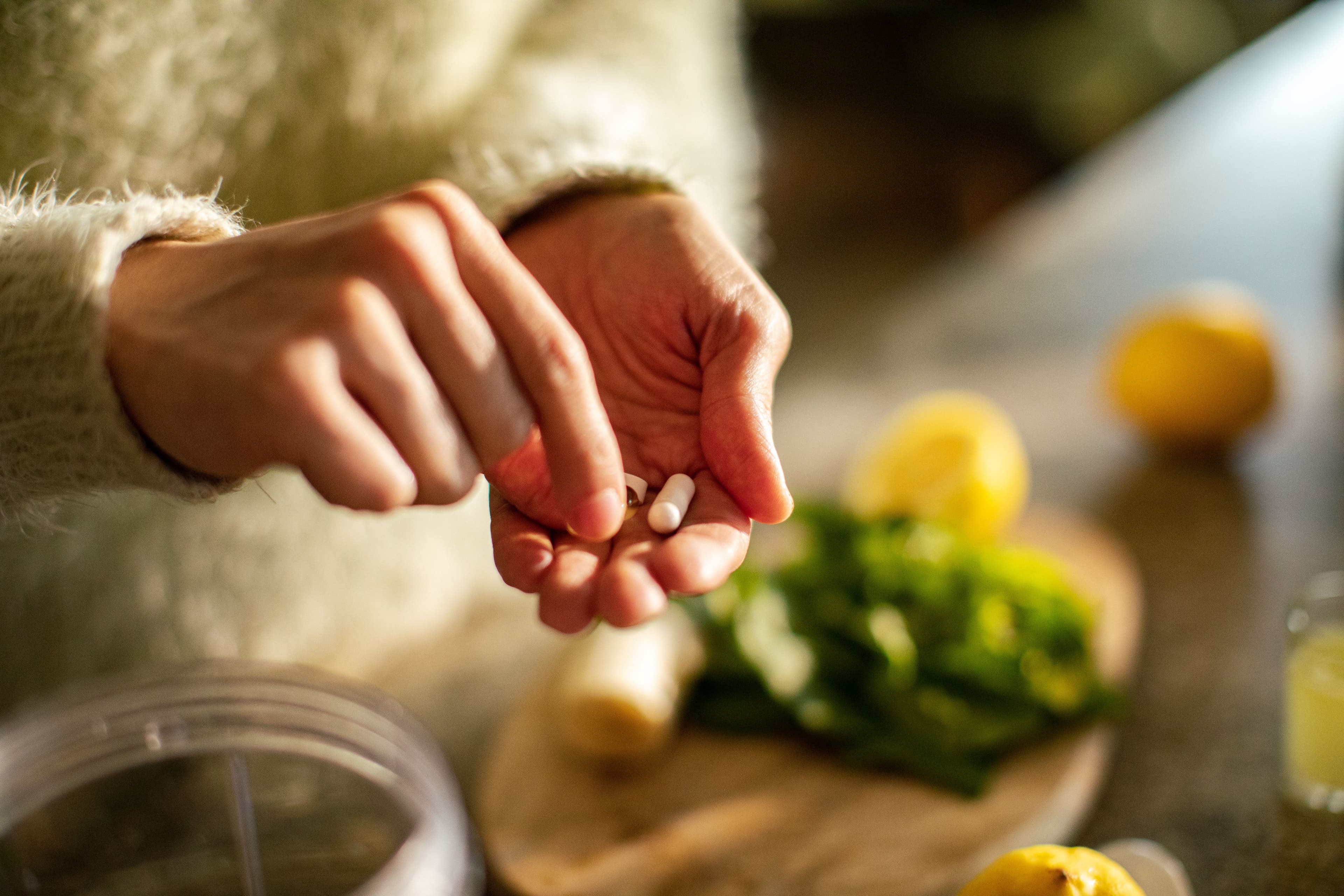 Integratori a base di erbe, l'allarme degli esperti e i rischi di danni al fegato associati a ingredienti naturali specifici