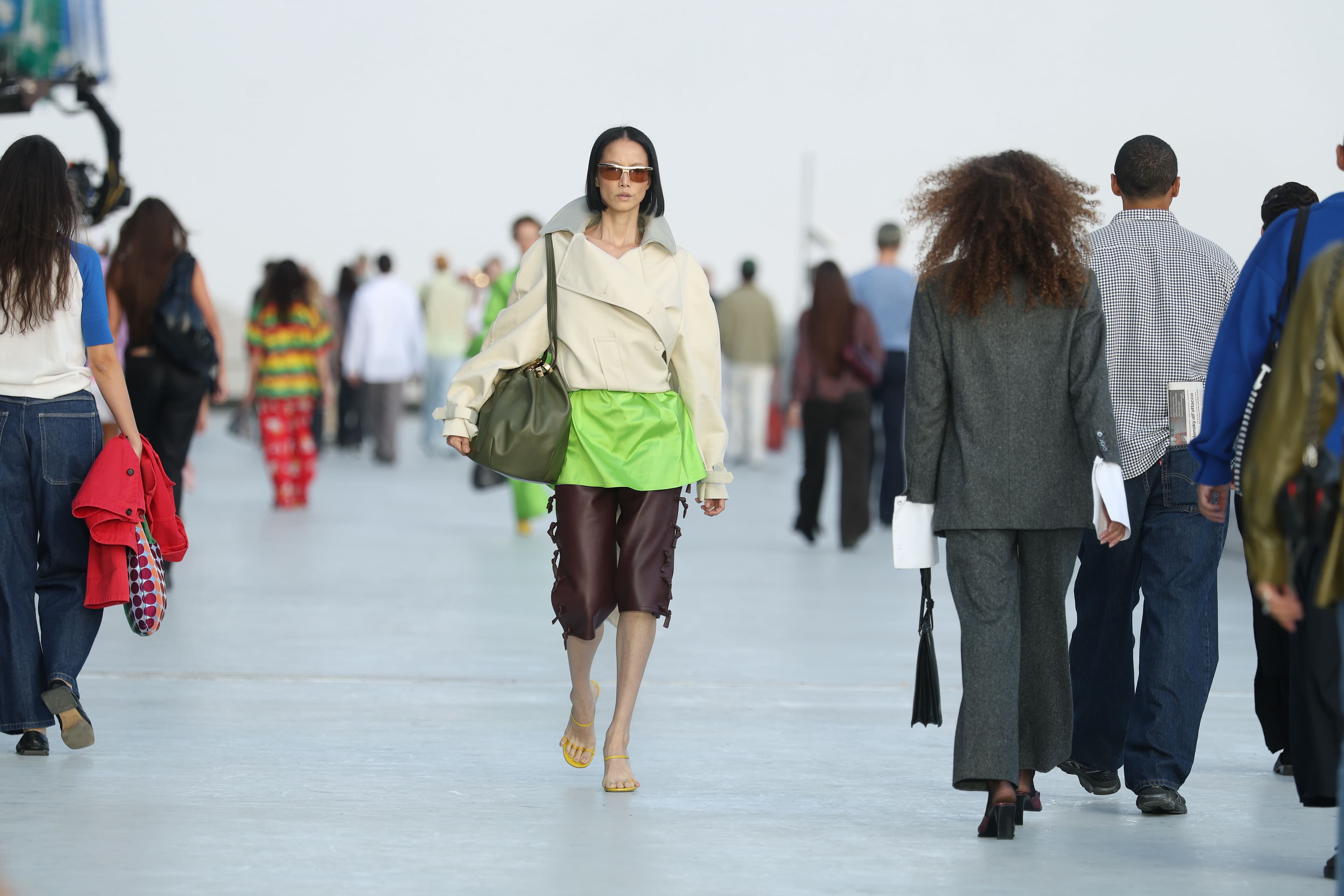Moschino Primavera-Estate 2027: per ritrovare se stessi, bisogna prima perdersi?
