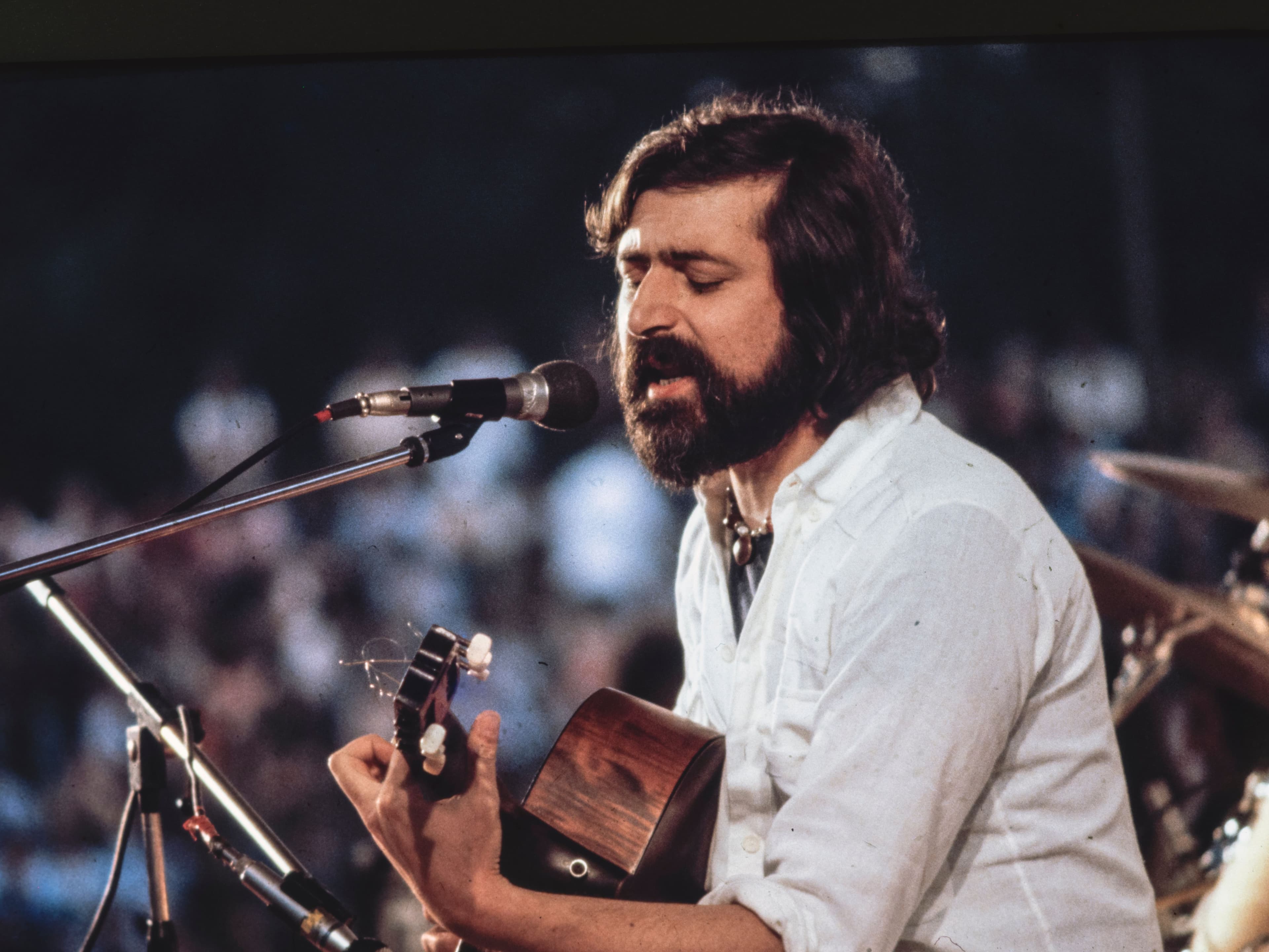 «Un'altra volta è notte e suono, forse perché son vivo»: ho frequentato Francesco Guccini, e vi racconto il maestro che è stato il manuale delle mie giornate