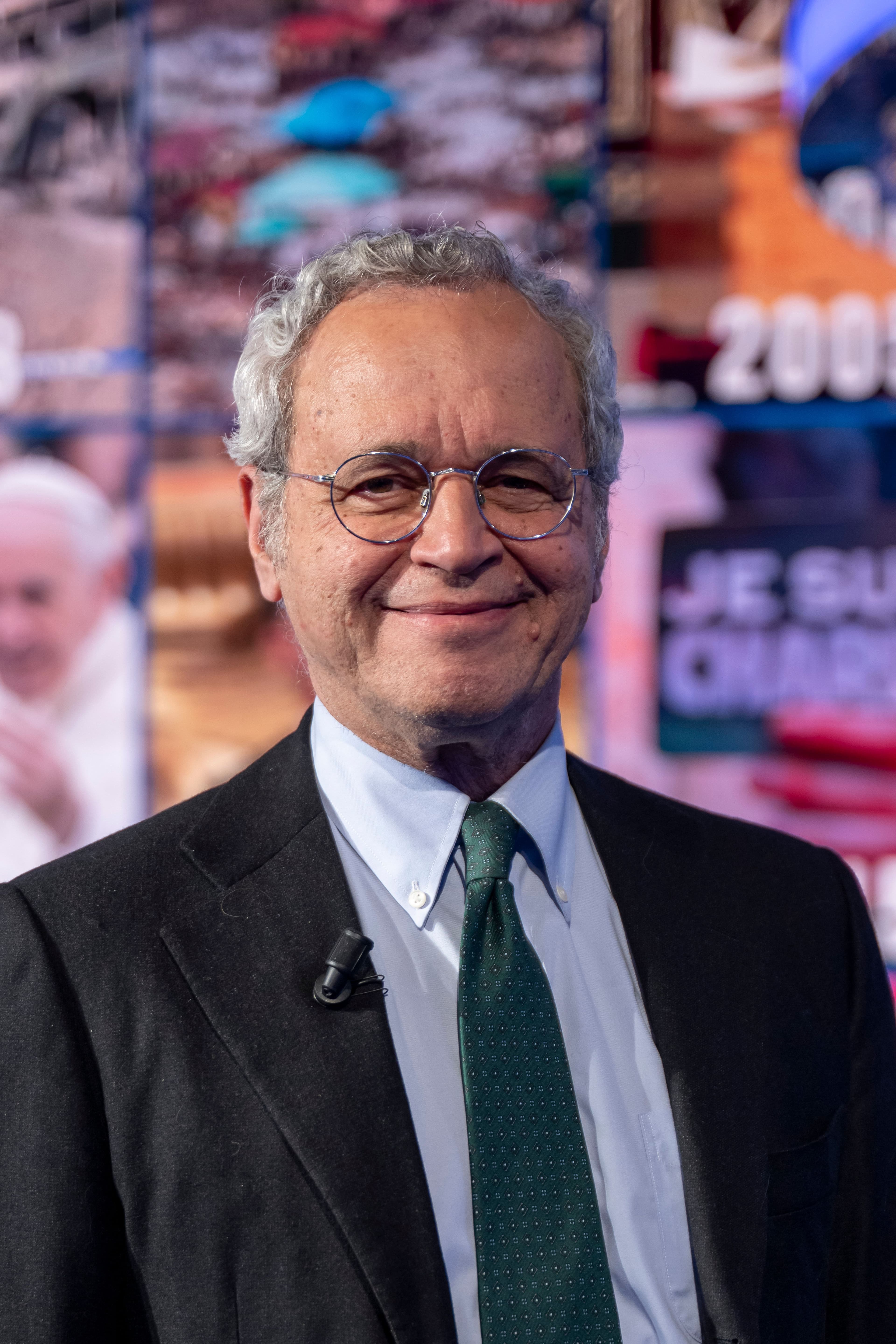 Enrico Mentana lascia La7 dopo 16 anni: «Il 23 dicembre saluterò i telespettatori». E adesso dove andrà?