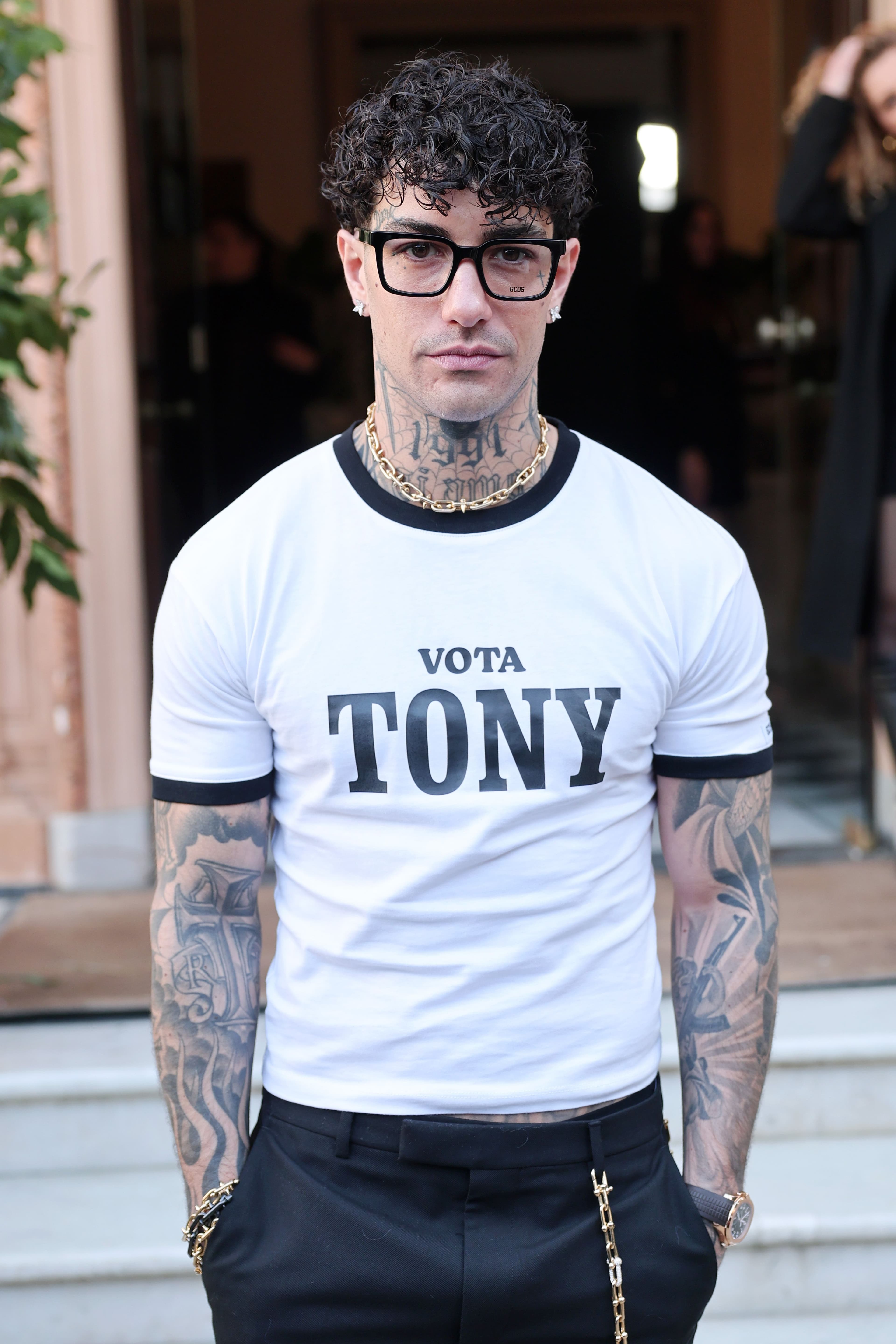 Tony Effe, che trasformazione: tenero papà (e non solo)