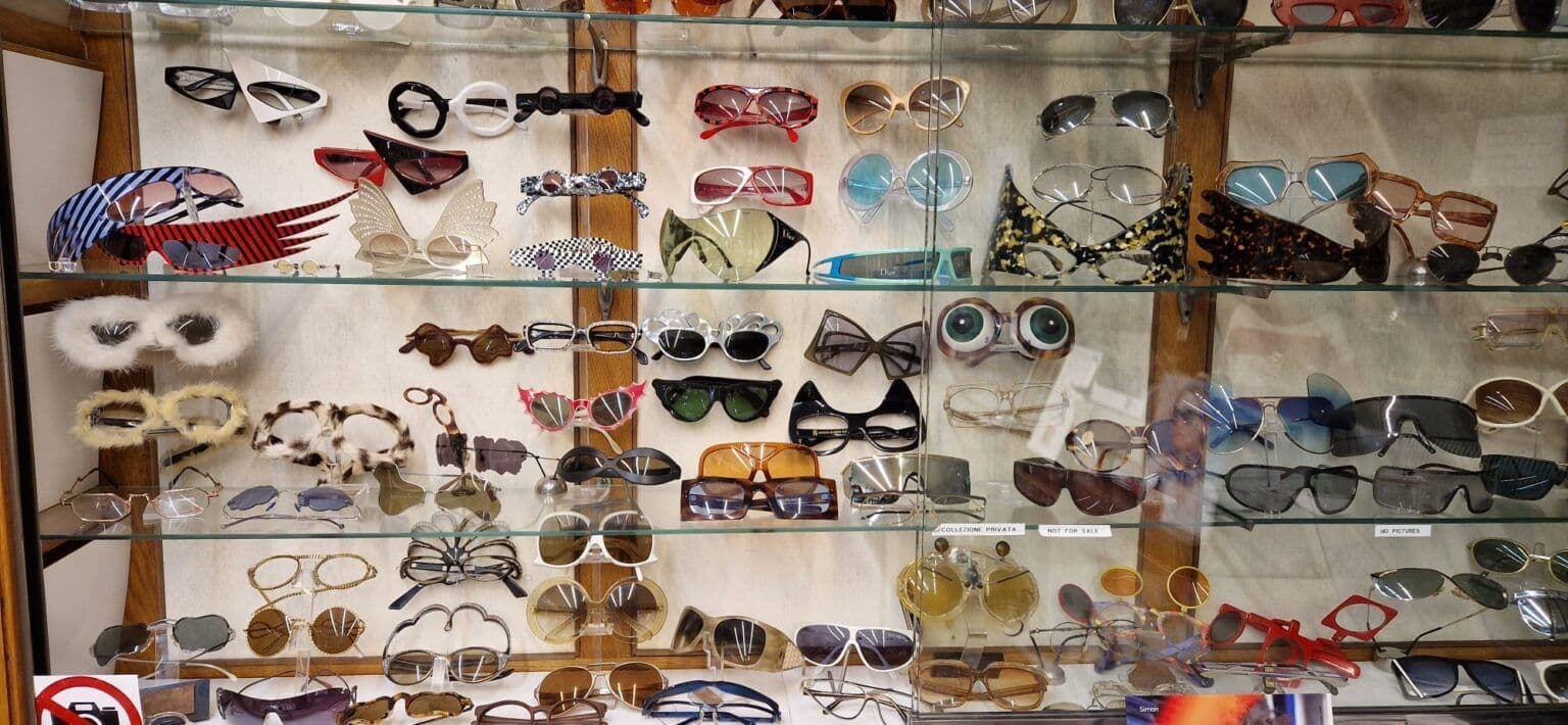 Nel negozio-museo dell'occhiale più famoso di Milano «il vintage non è nostalgia. È contemporaneità con qualche decennio di anticipo»