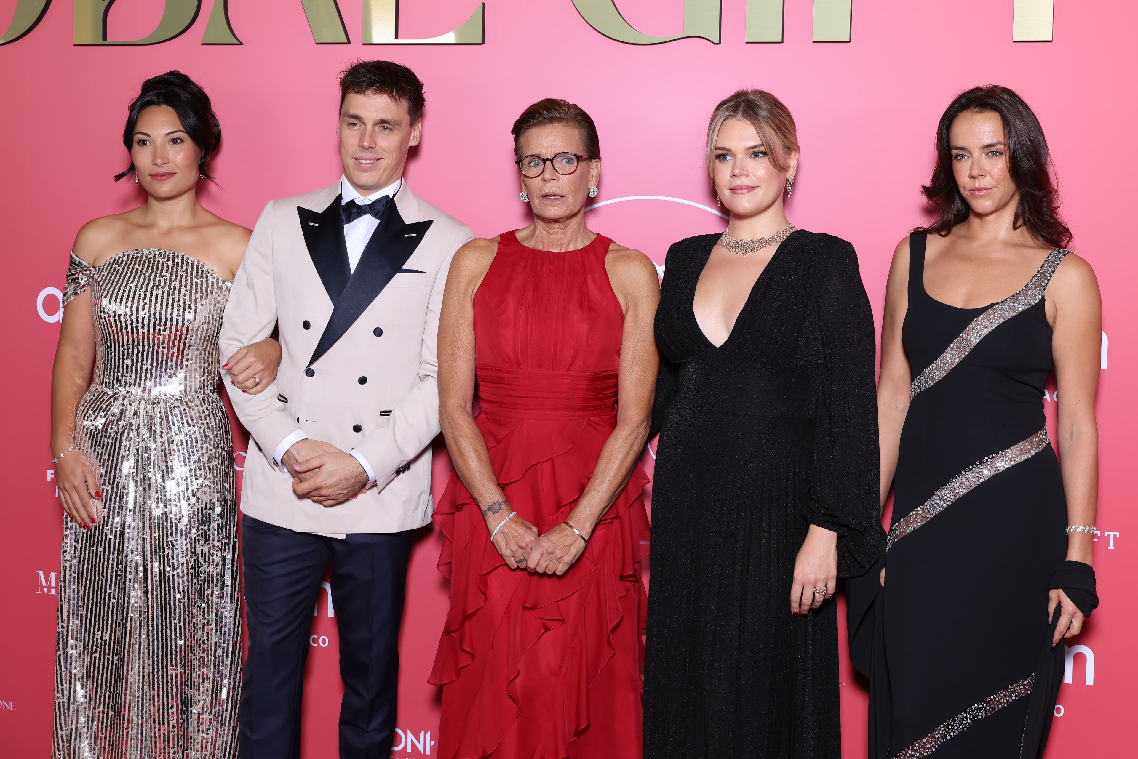 La principessa Stéphanie di Monaco e i figli tra ruche e scintillii: i look dei reali (e non solo) al Global Gift Gala di Monaco