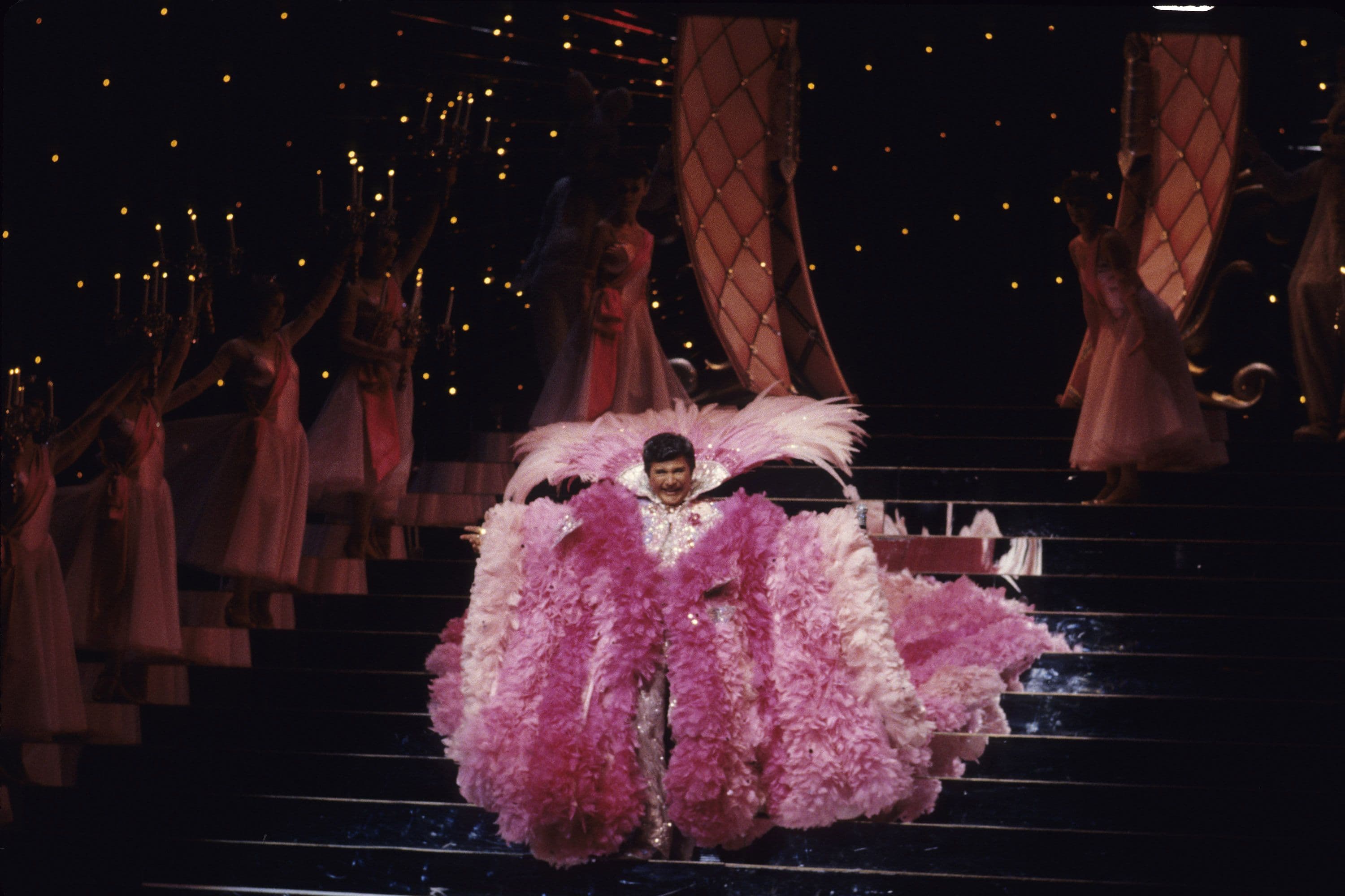 Liberace, il suo stile over the top in venti scatti che vi lasceranno a bocca aperta