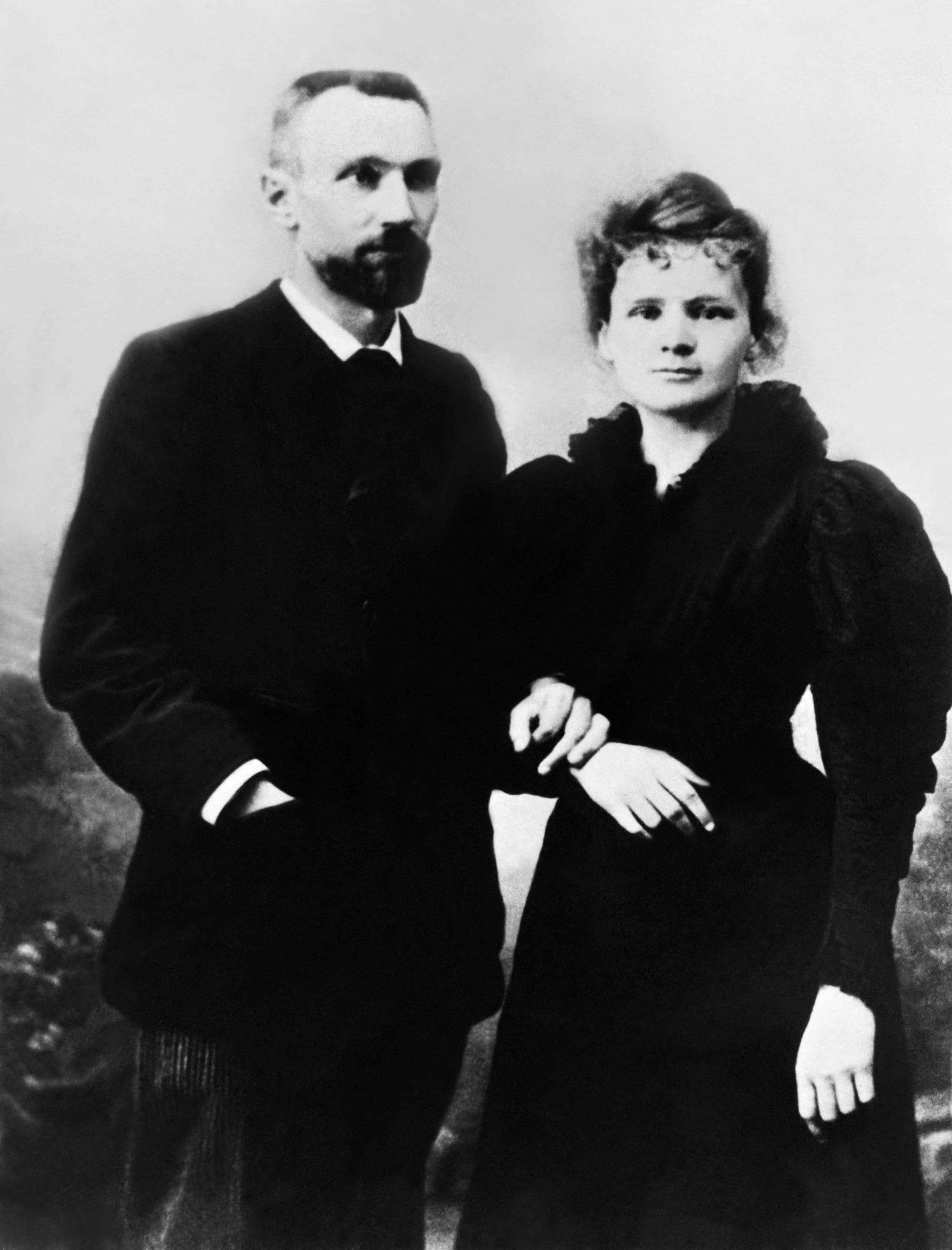 Marie Curie scelse un abito da sposa «pratico e scuro». Il motivo? Doveva poterlo riutilizzare in laboratorio
