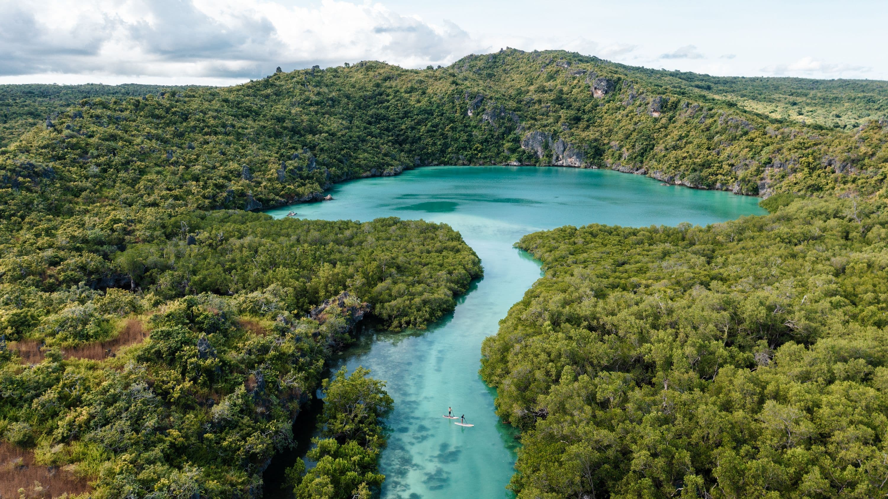 Vacanze in vista: tre luoghi dove nessuno vi troverà. Preferite un faro, una sauna sull'albero o la più nascosta delle isole tropicali?