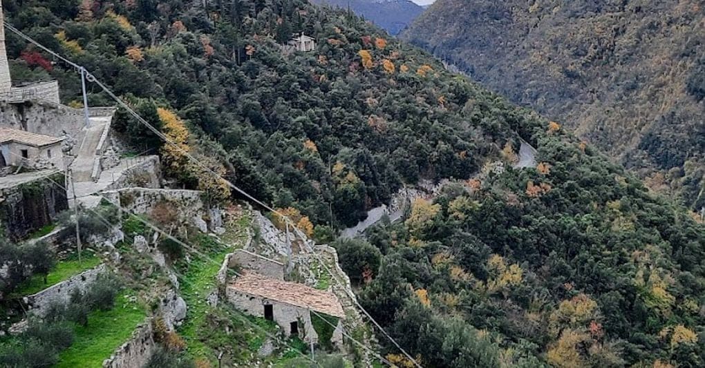 A passo lento dieci cammini per tuffarsi nell’autunno
