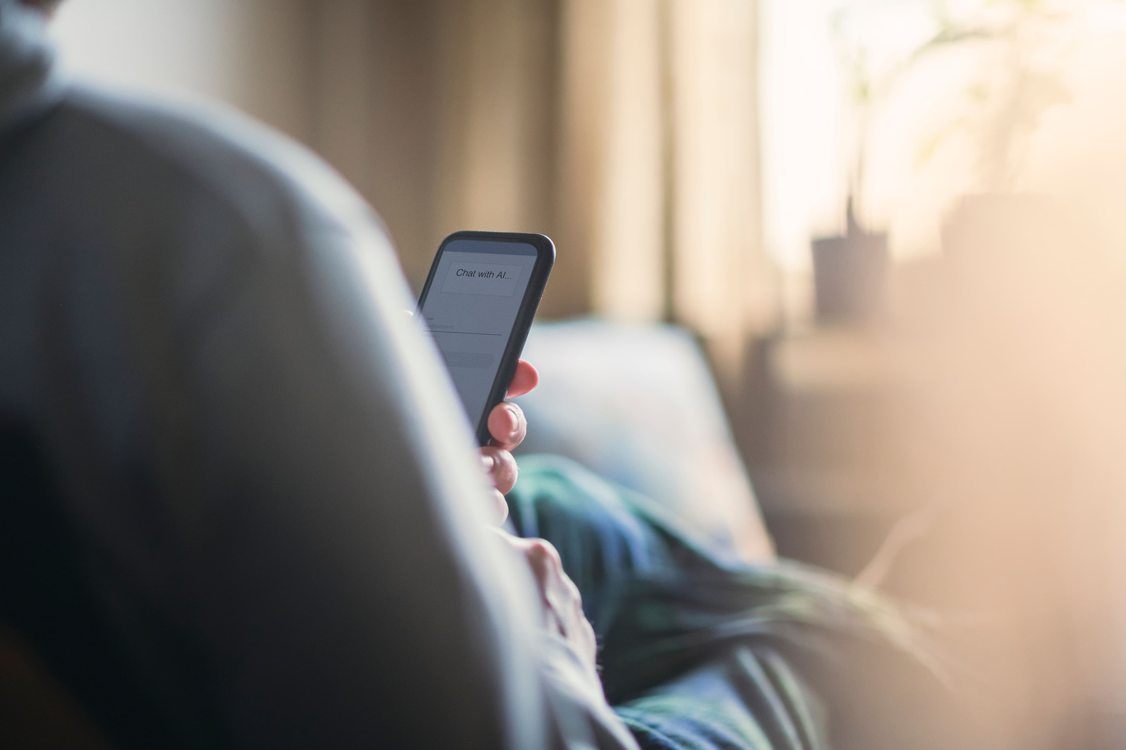 «ChatGPT mi ha detto di separarmi»: perché sempre più coppie affidano all'intelligenza artificiale le decisioni sul matrimonio. L’avvocata: «Può rafforzare convinzioni sbagliate»