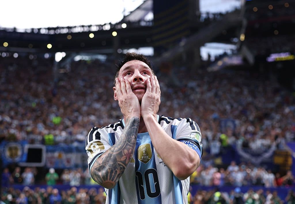 Cosa pensate dei Mondiali 2026 arrivati ai quarti di finale? L'opinione dell'ex Nela: «Hydratation break solo per i soldi delle tv, il pallone non è protagonista»