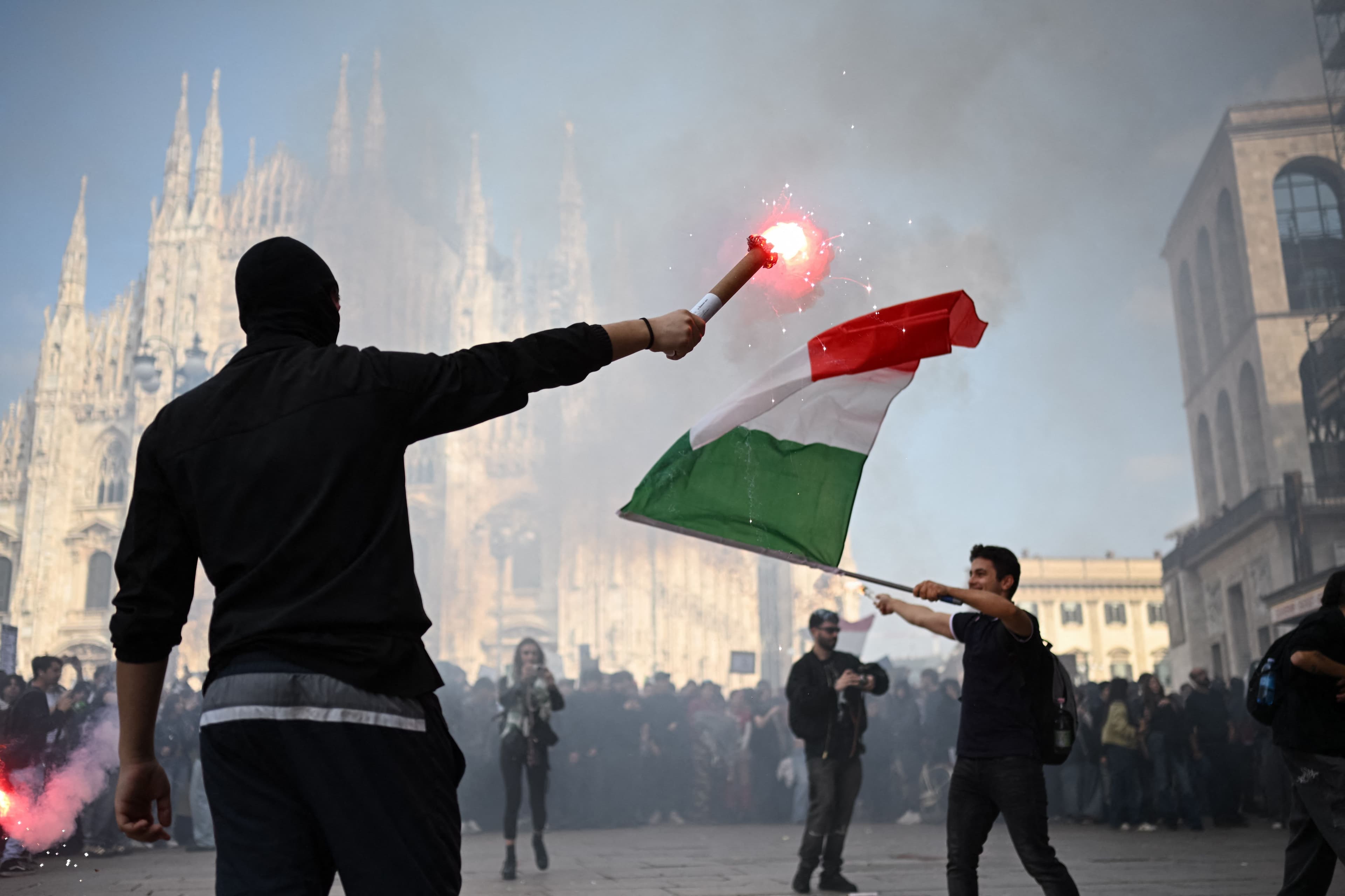 Chi è Youssef Siher, il trentenne che potrebbe essere dietro il Movimento 17 ottobre: dagli studi di geopolitica alla chat da 10mila iscritti