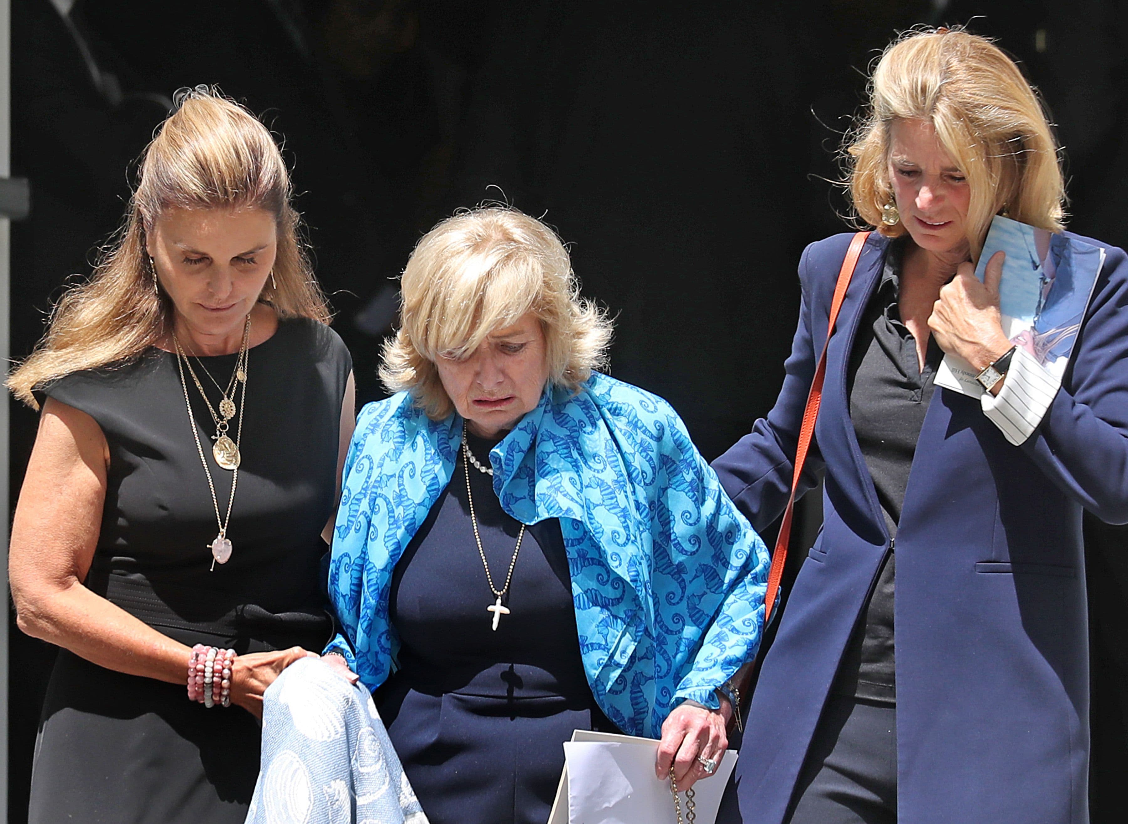 La maledizione dei Kennedy colpisce anche la nuova generazione: le ultime tragedie familiari tra malattie, overdose e incidenti