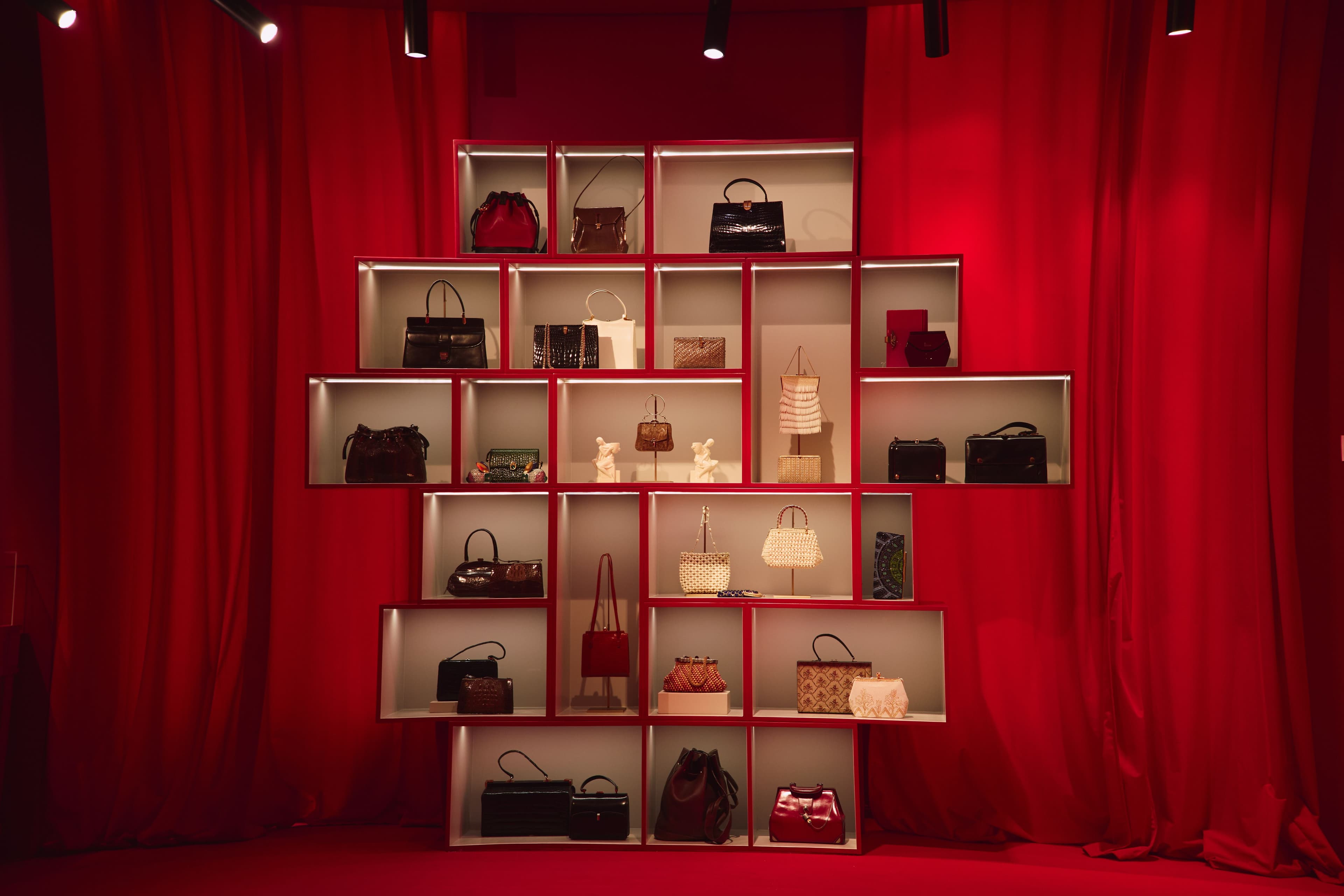 Lancel, una mostra immersiva e una capsule collection speciale per celebrare 150 anni di storia