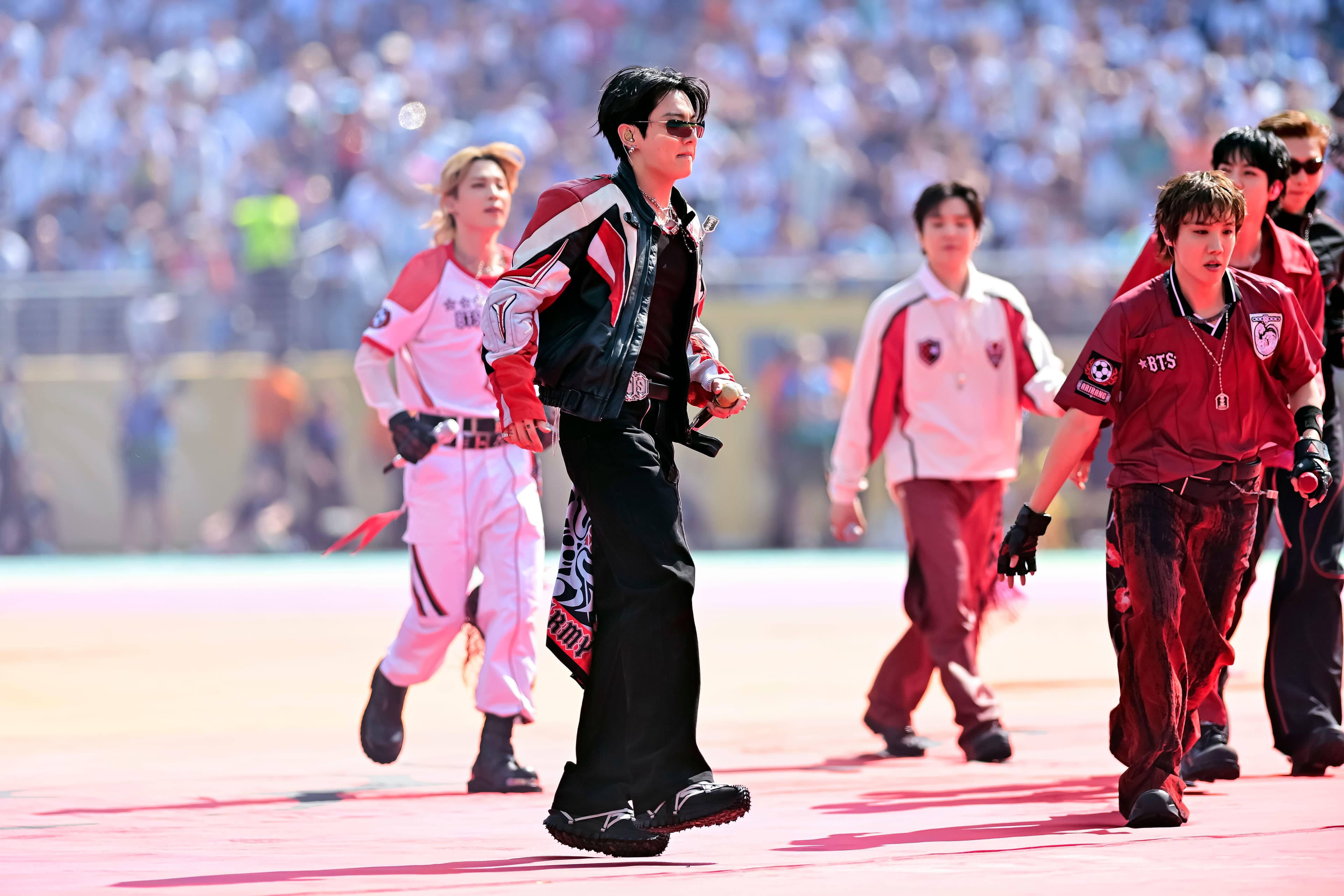 Voi avreste pagato di più per i BTS o per Leo Messi?