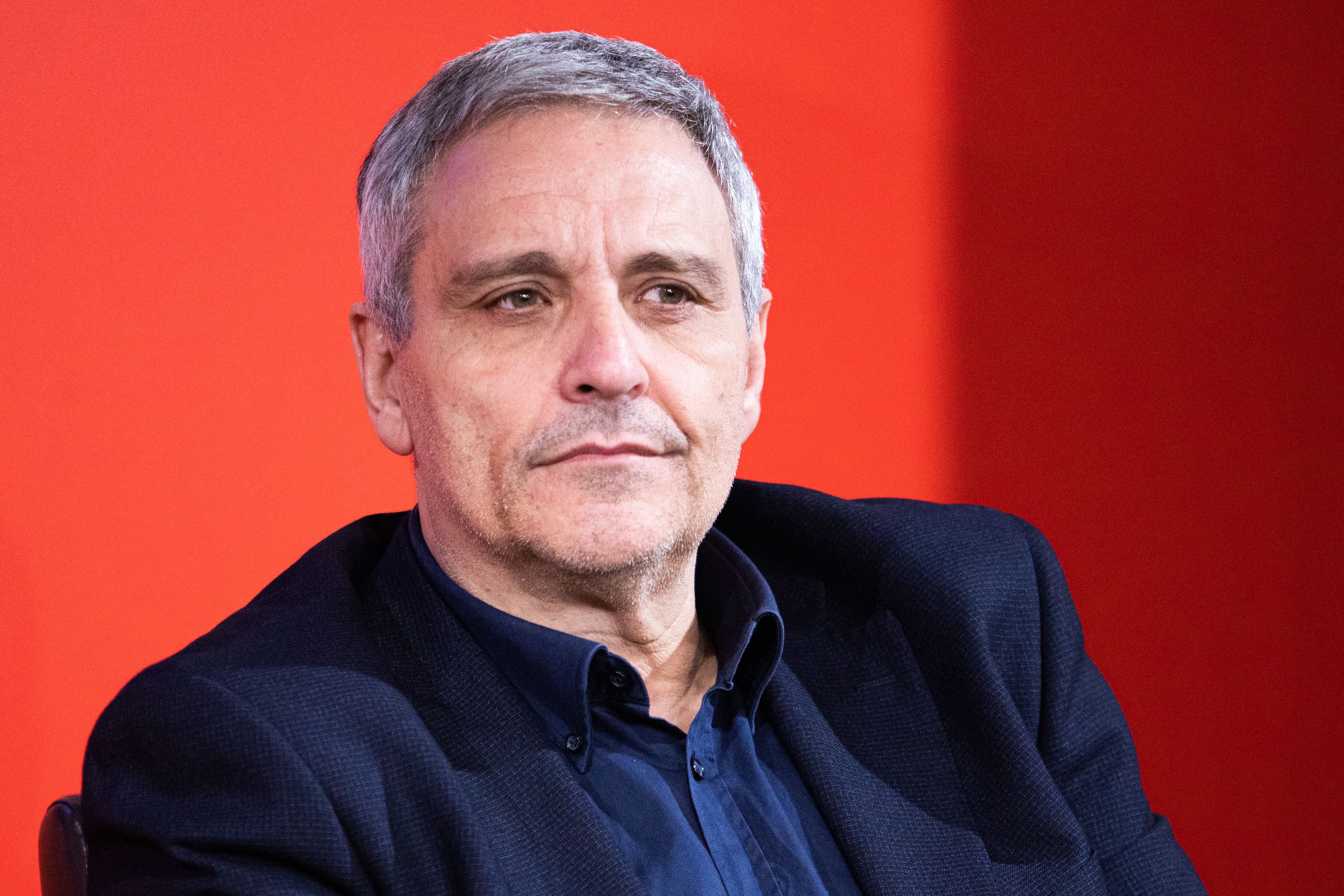 Maurizio De Giovanni: «Più che un padre mi sento una madre. E presto sarò nonno. Il governo parla alla pancia del Paese e cura soltanto i sintomi»