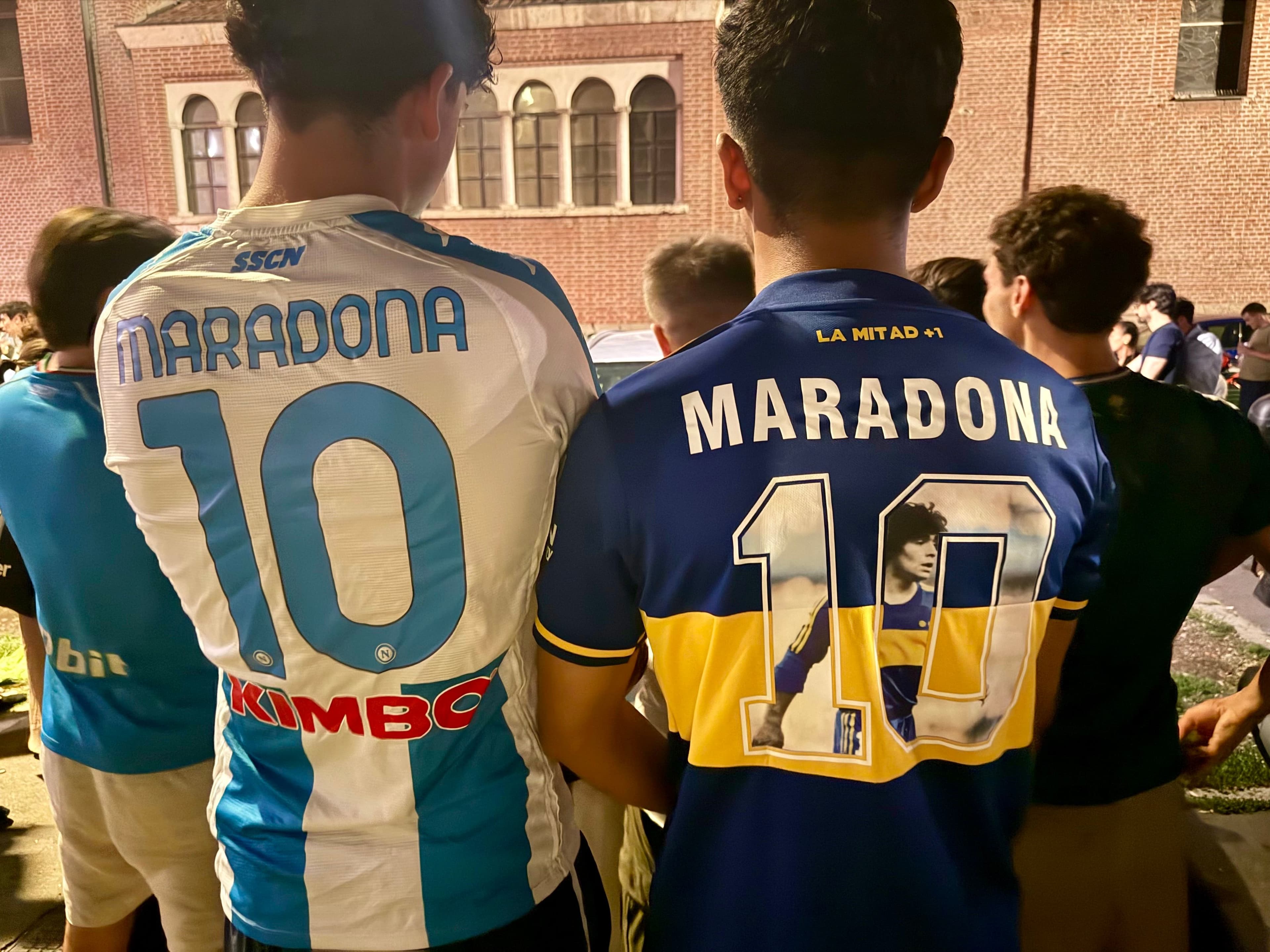 Come si sceglie una Nazionale per cui tifare ai Mondiali quando l'Italia non c'è? L'ho scoperto in quattro bar di Milano