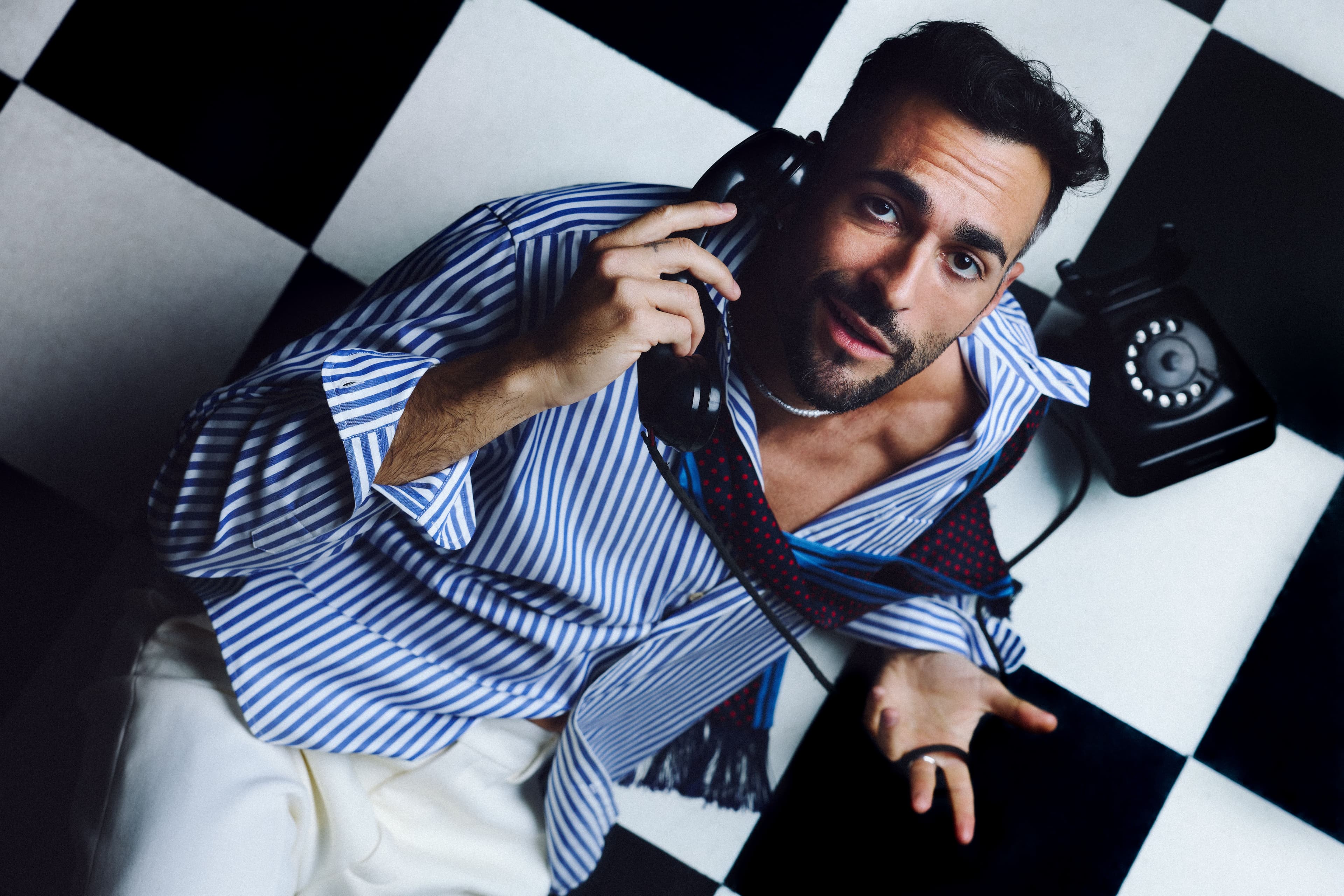 Marco Mengoni apre Allo Sbagliato, il suo club offline: 26 date, niente hit, niente cellulari e biglietti fino a 200 euro